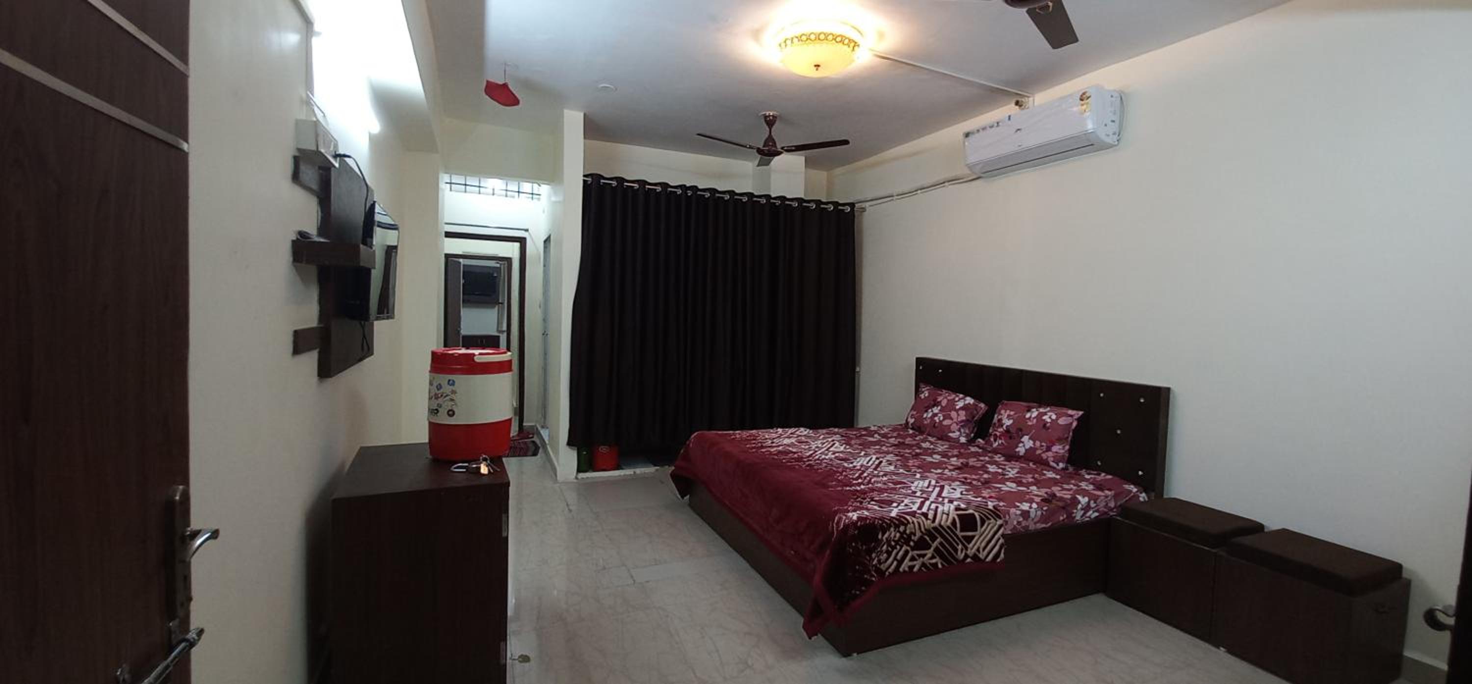 Three-Bedroom Apartment photo 1