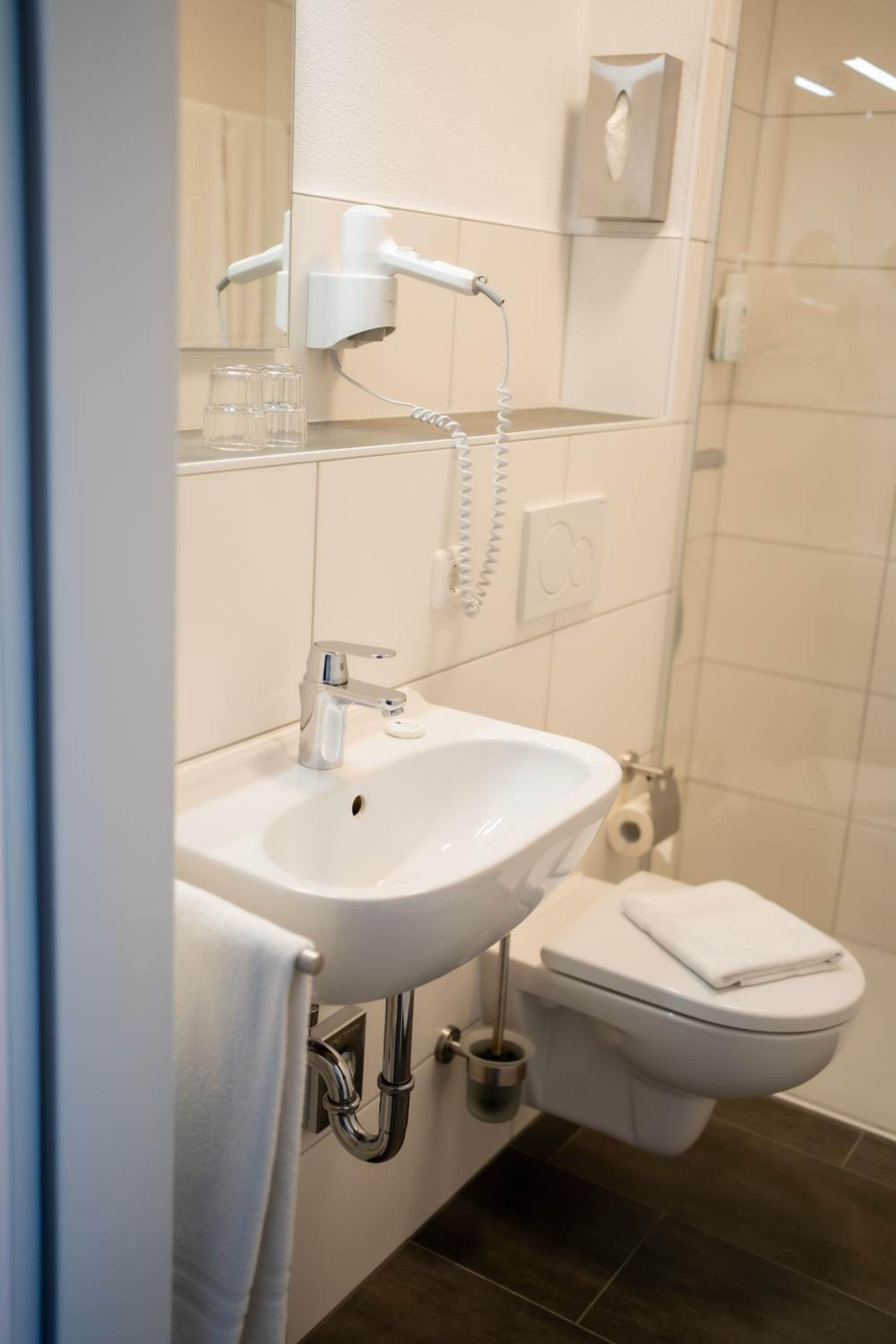 Budget Double Room - Photo 3
