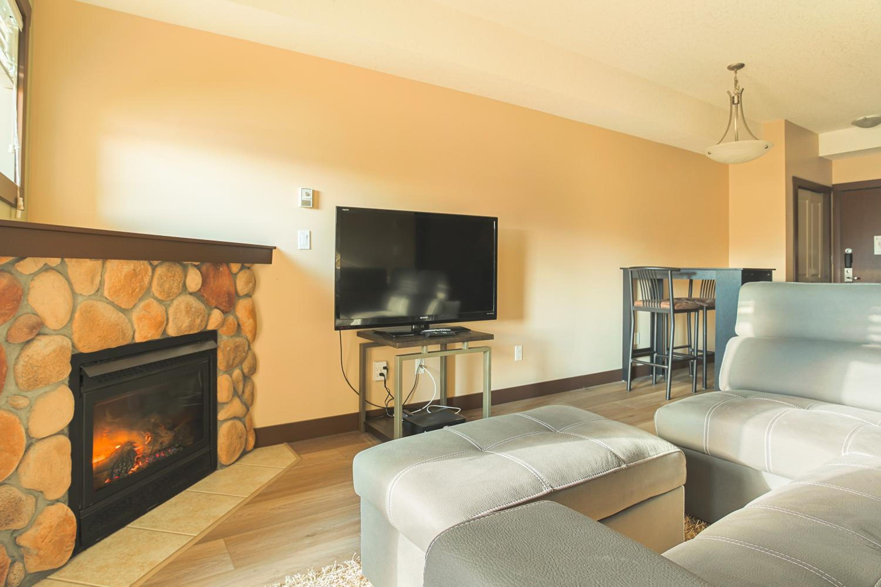 One-Bedroom Apartment with Balcony