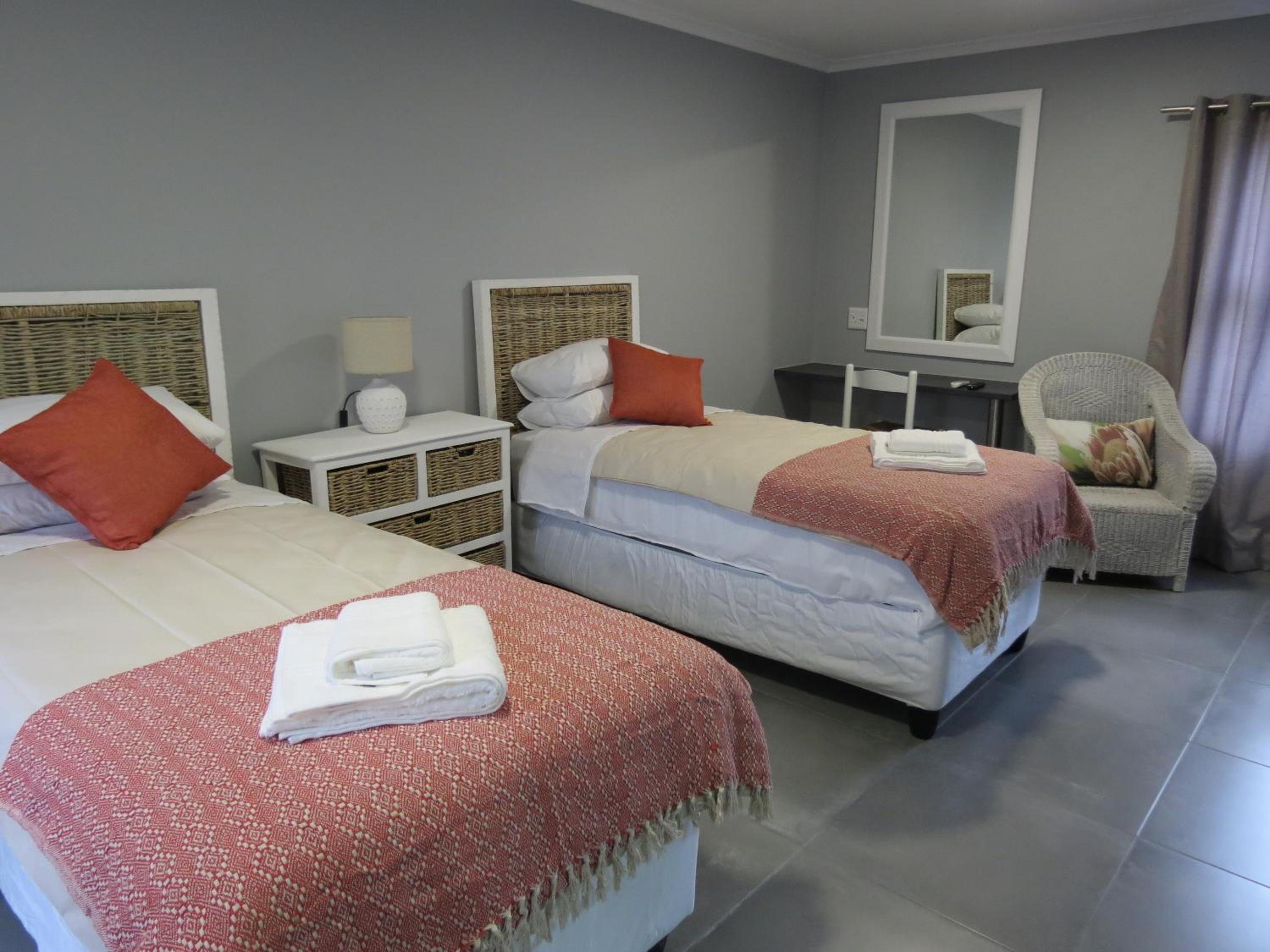 Standard Twin Room - Photo 1