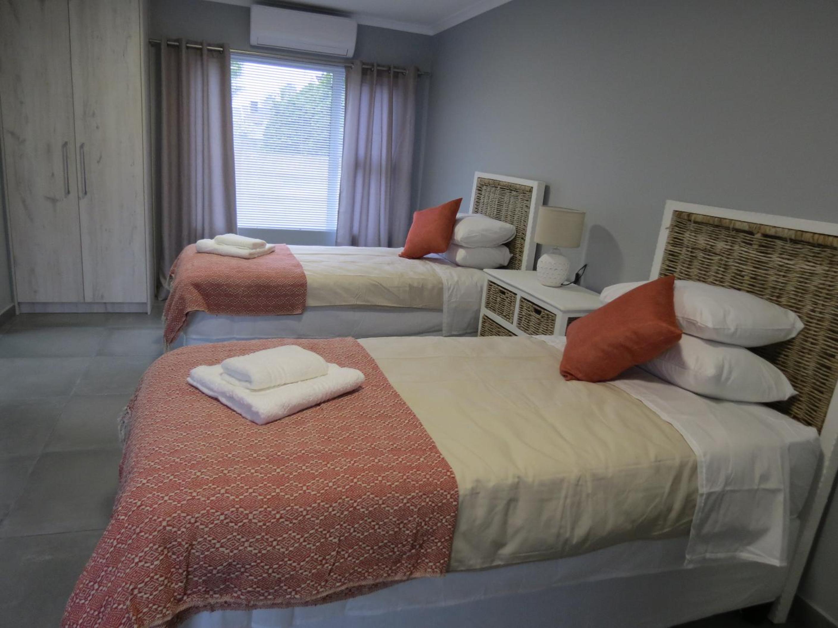 Standard Twin Room - Photo 8