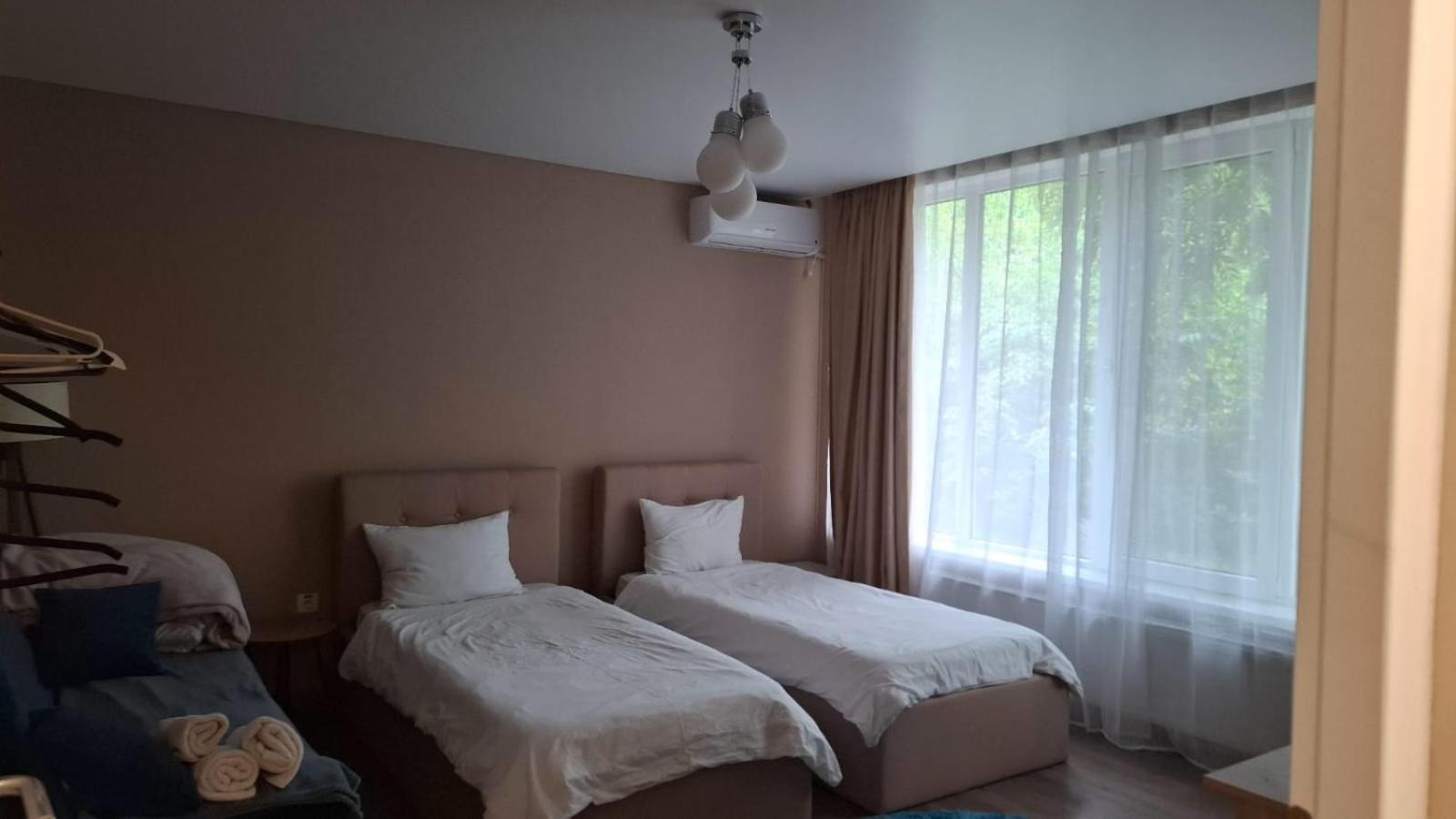 Large Twin Room - Photo 1