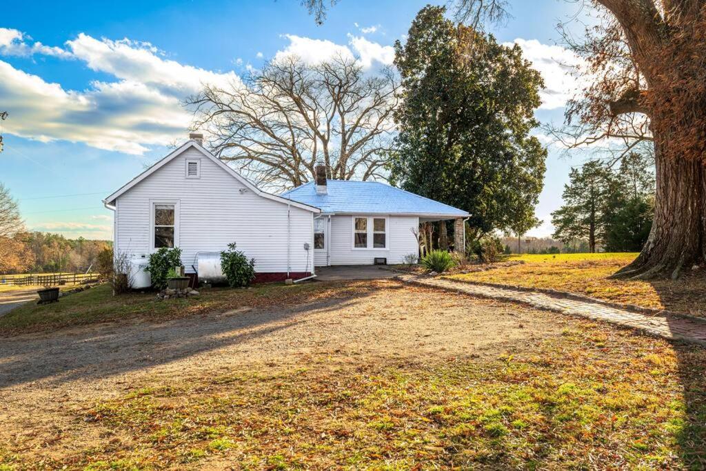 Three-Bedroom House photo 2