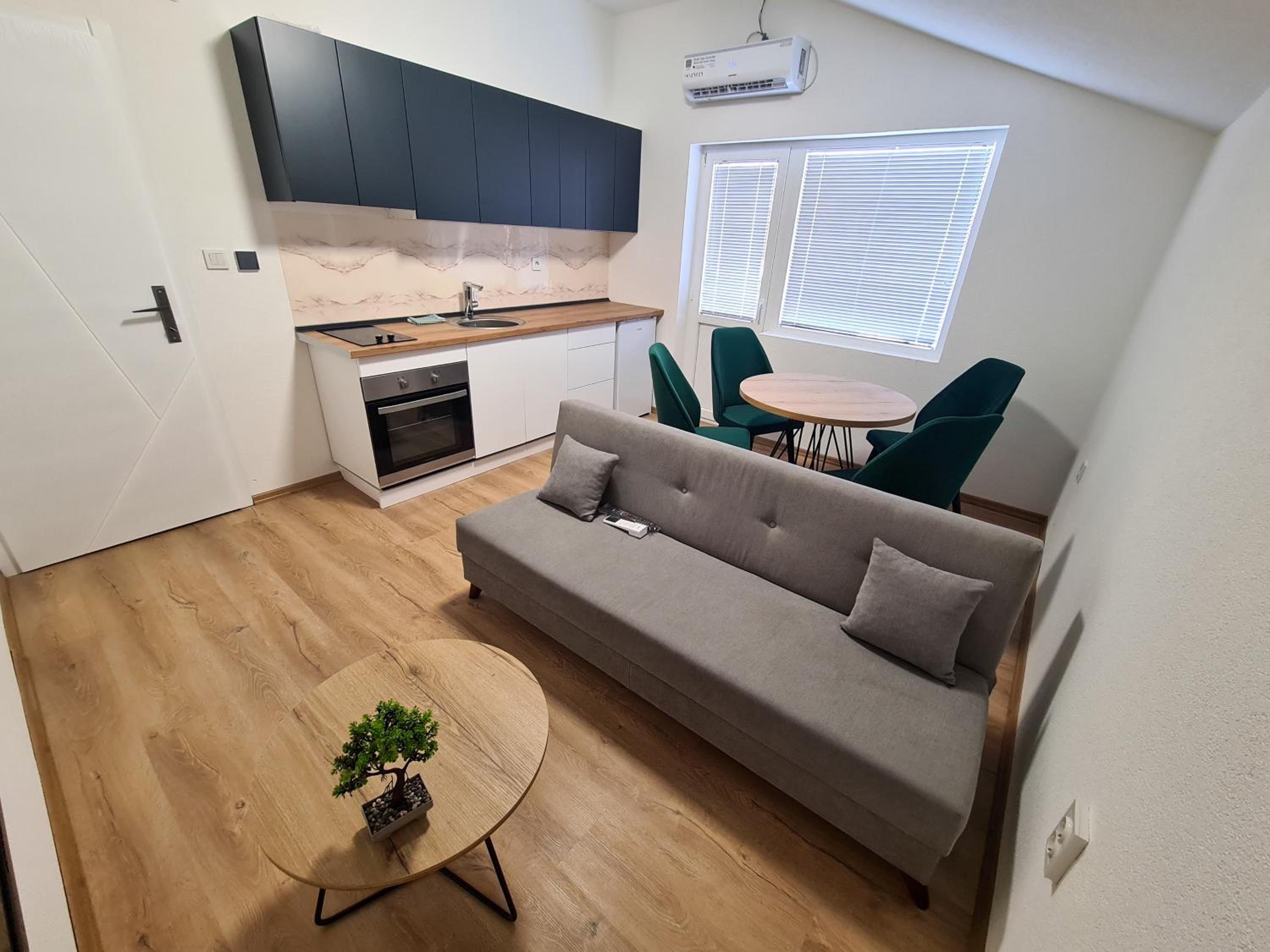 Double Room with Balcony (3 Adults) photo 1
