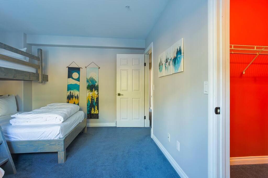 Three-Bedroom Apartment photo 1
