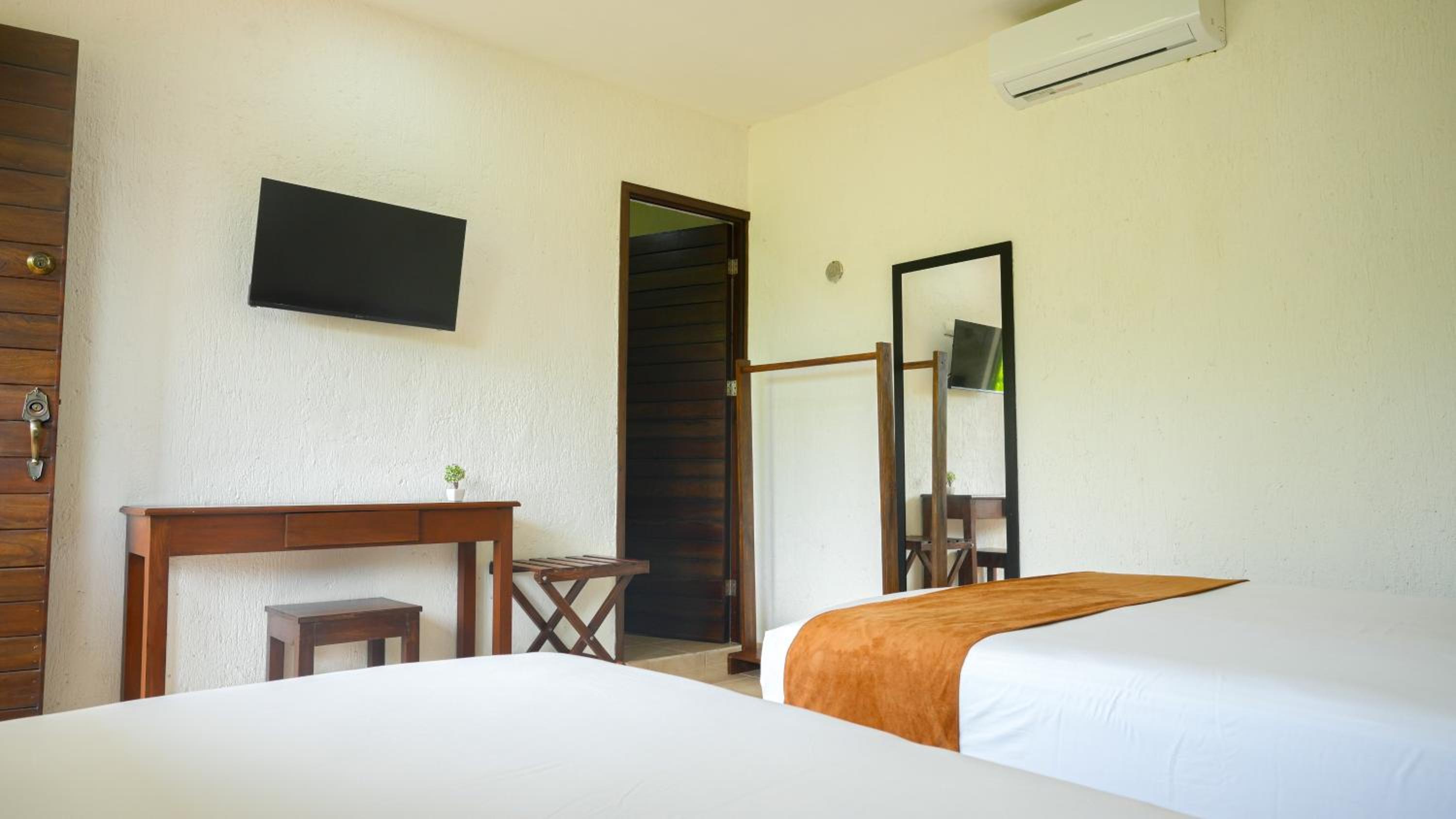 Standard Double or Twin Room photo 1