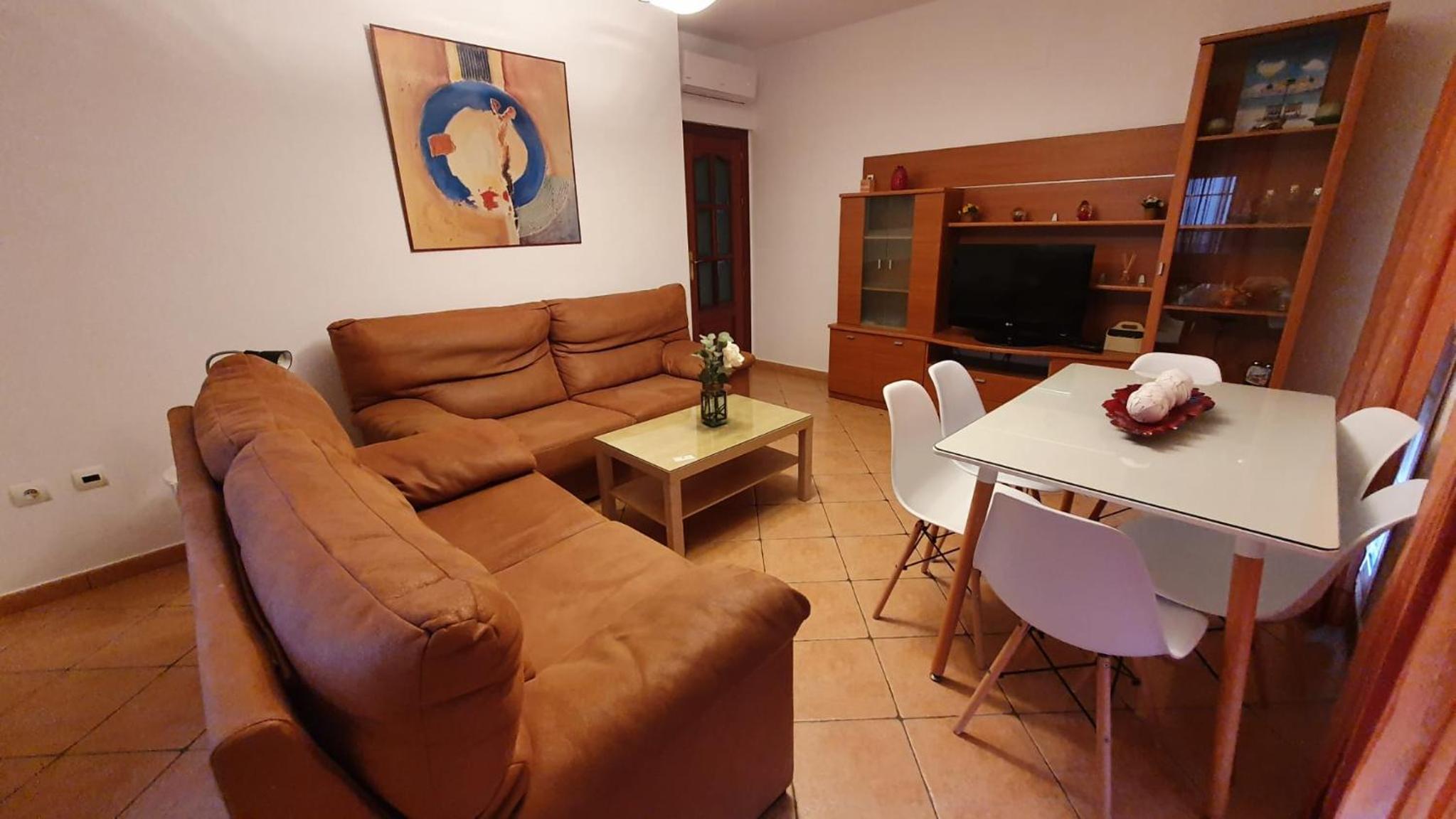 Three-Bedroom House photo 3