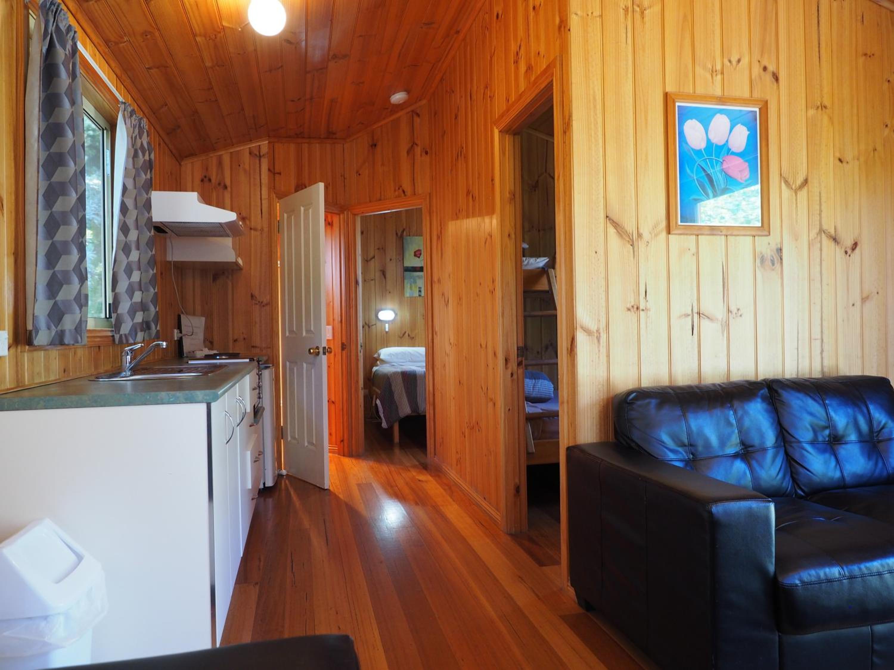Deluxe Cabin - Photo 3