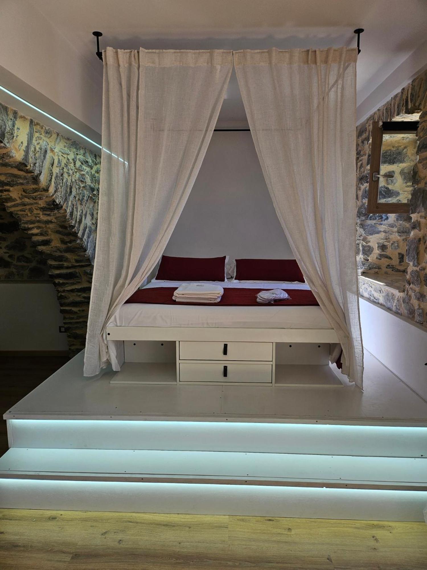 Queen Suite with Spa Bath - Photo 2