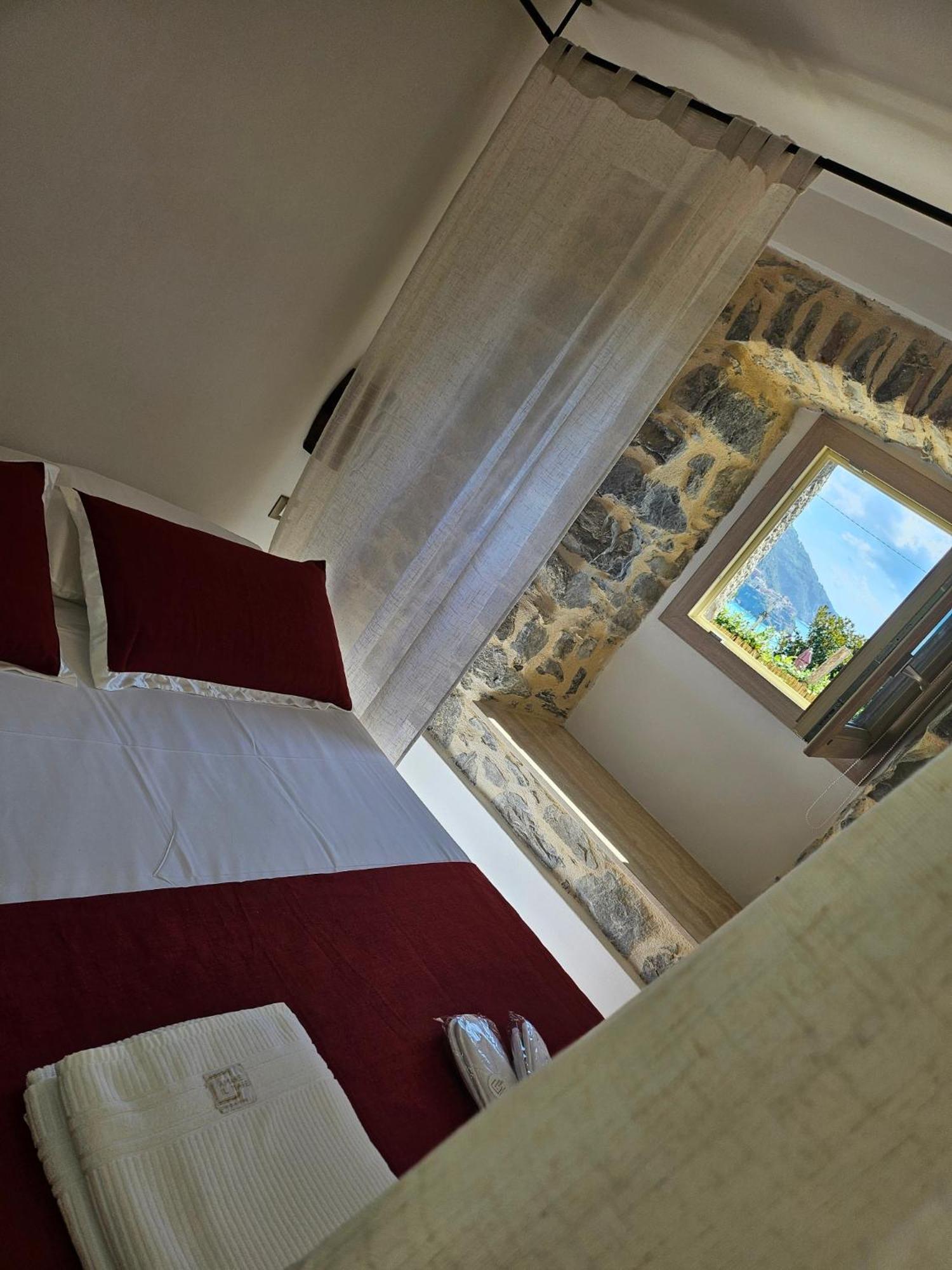 Queen Suite with Spa Bath - Photo 4