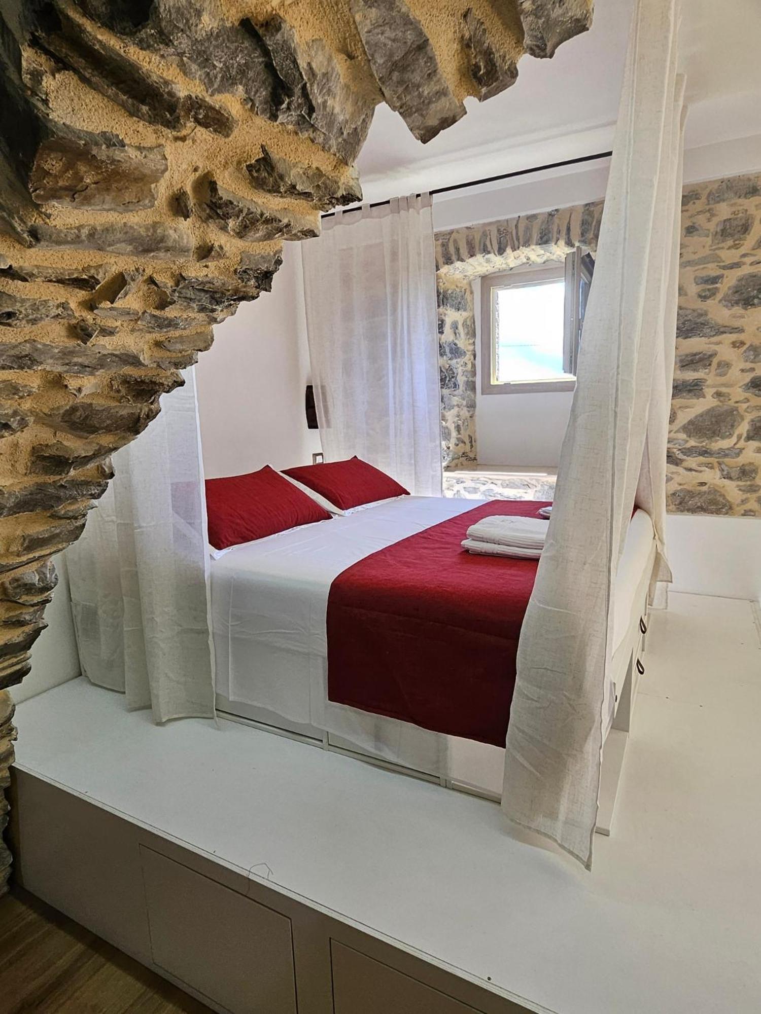 Queen Suite with Spa Bath - Photo 3