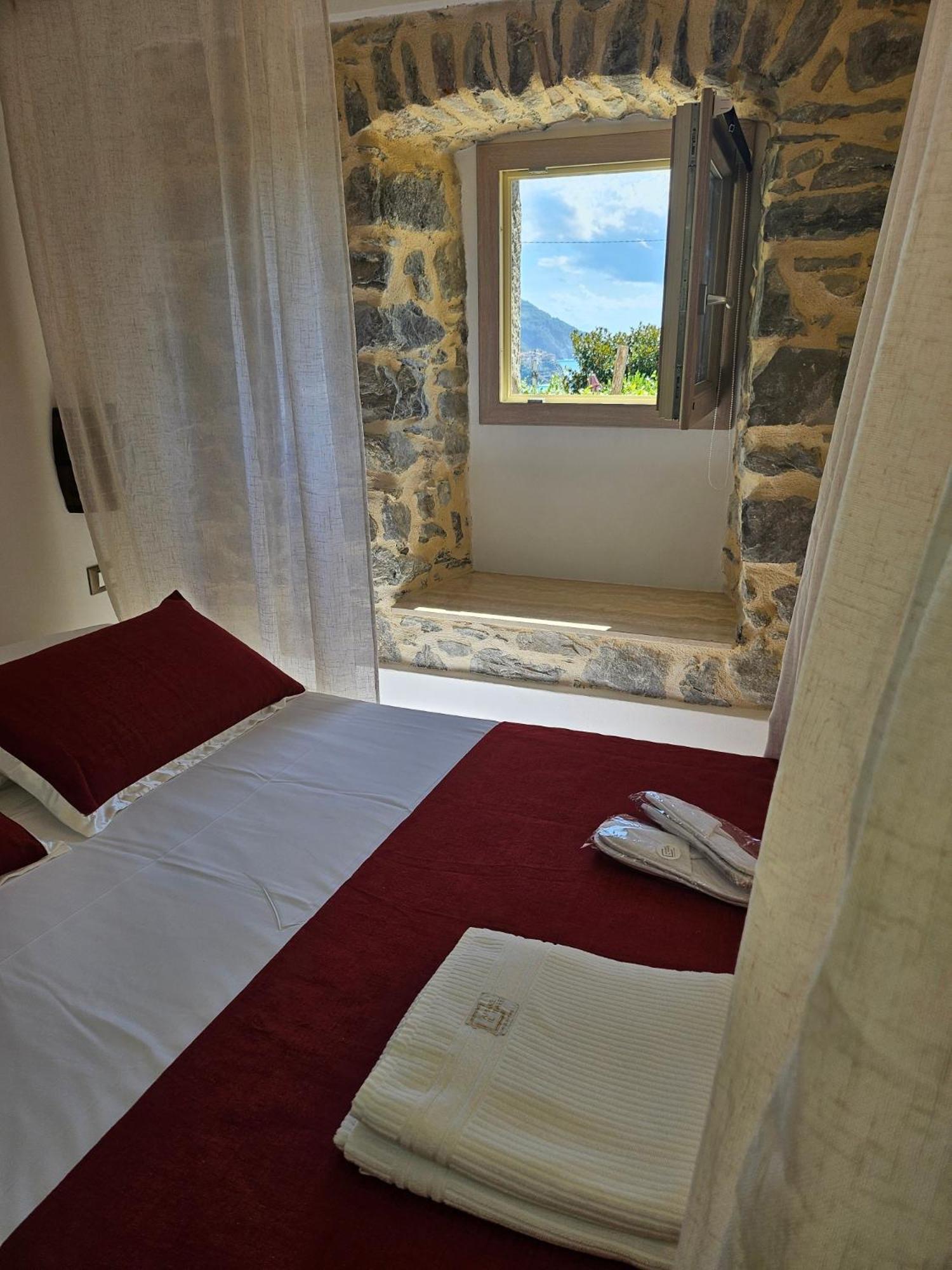 Queen Suite with Spa Bath - Photo 5