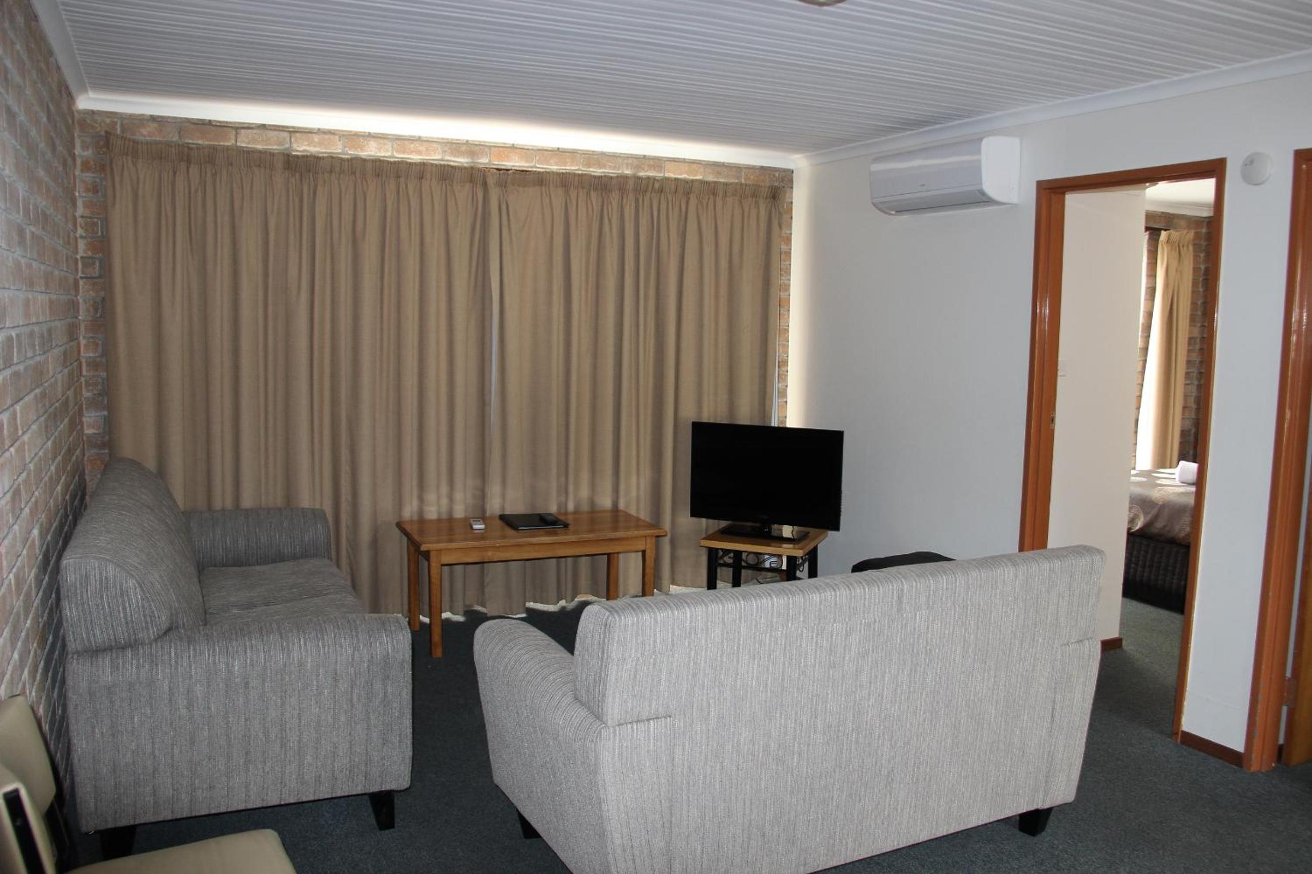 Two-Bedroom Apartment - Photo 4
