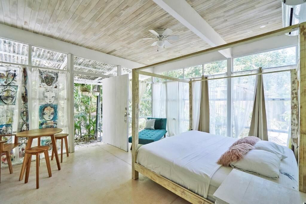One-Bedroom House photo 1