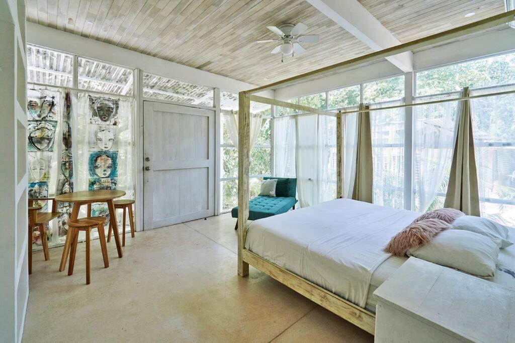One-Bedroom House photo 3