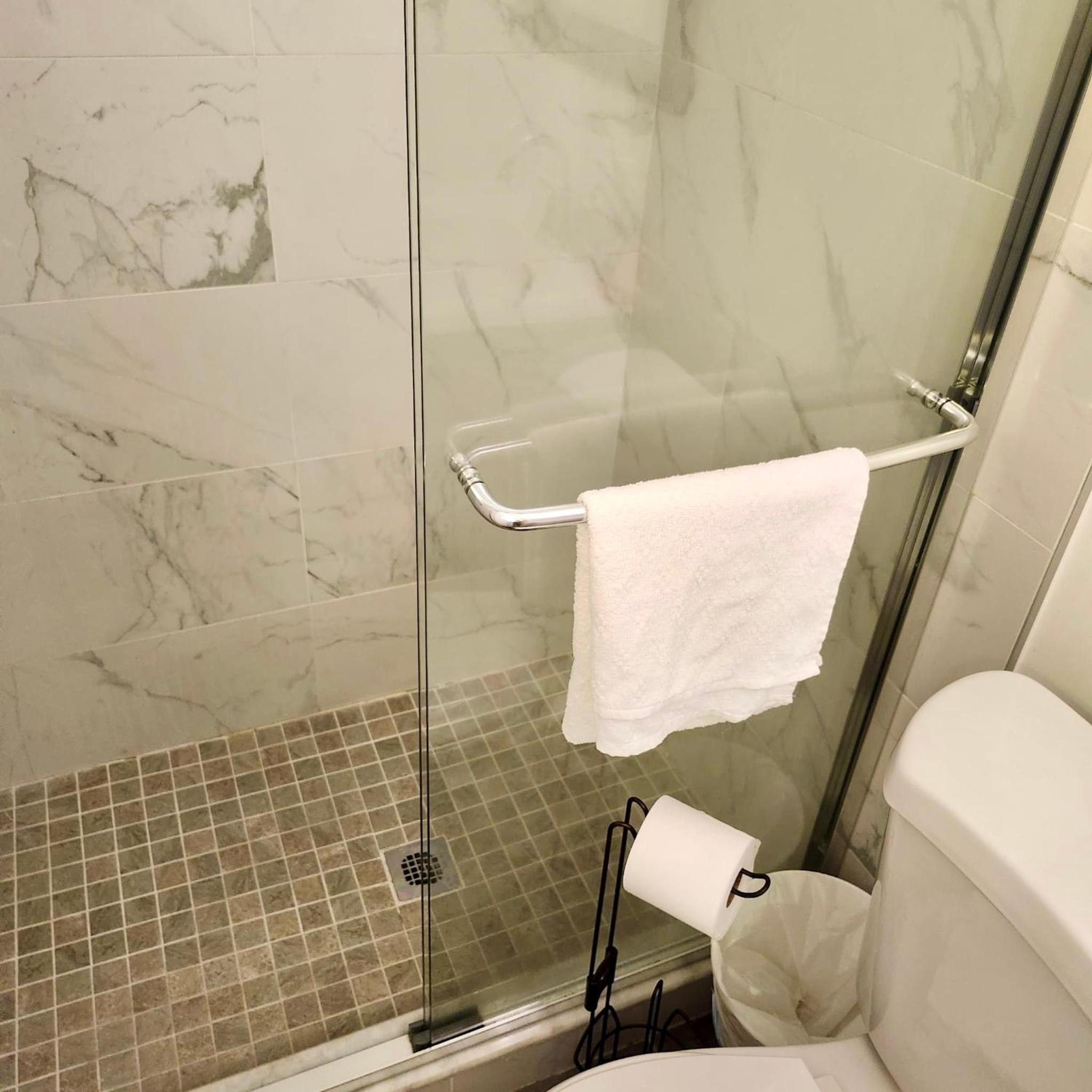 Double Room with Private Bathroom - Photo 7