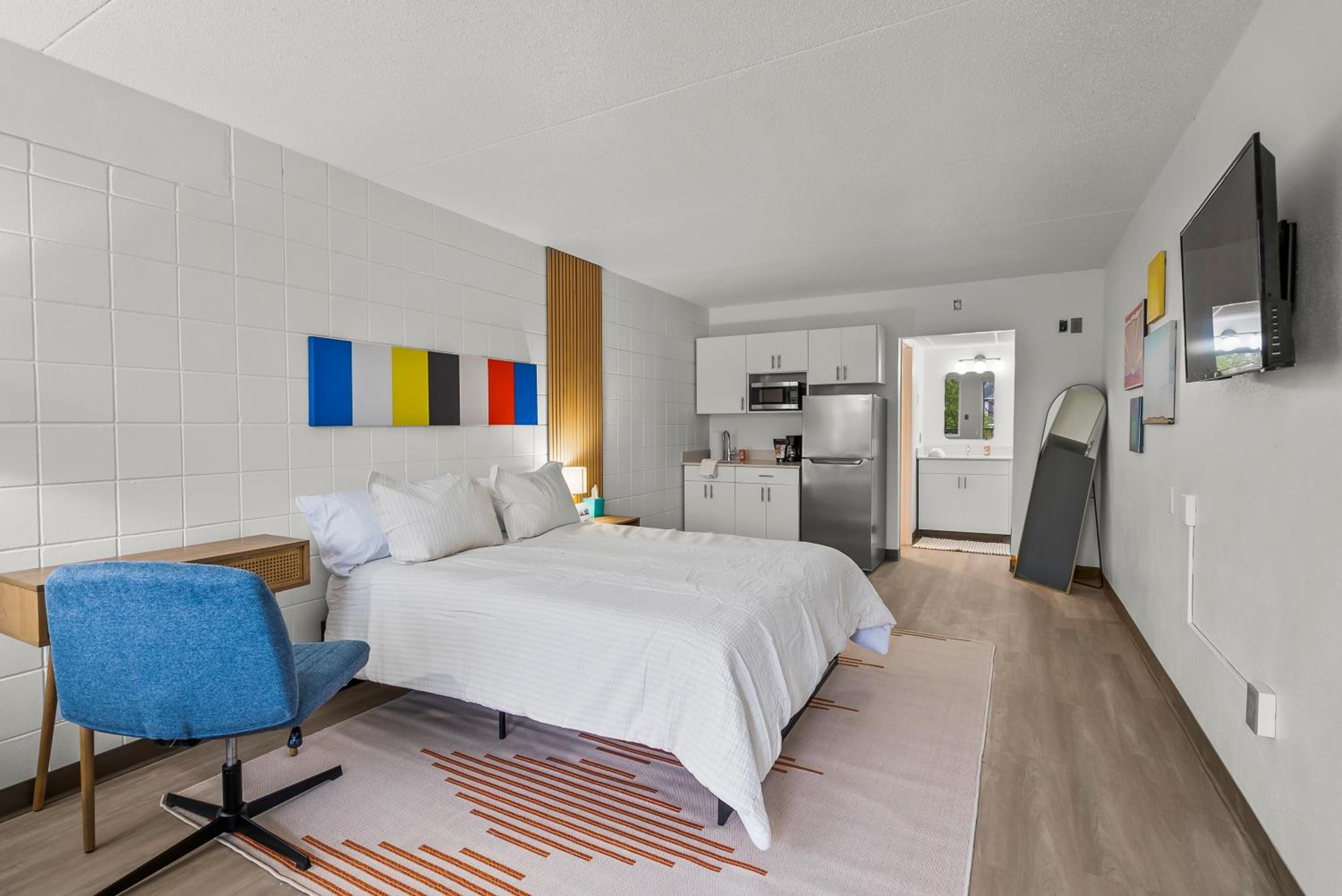 One-Bedroom Apartment photo 1