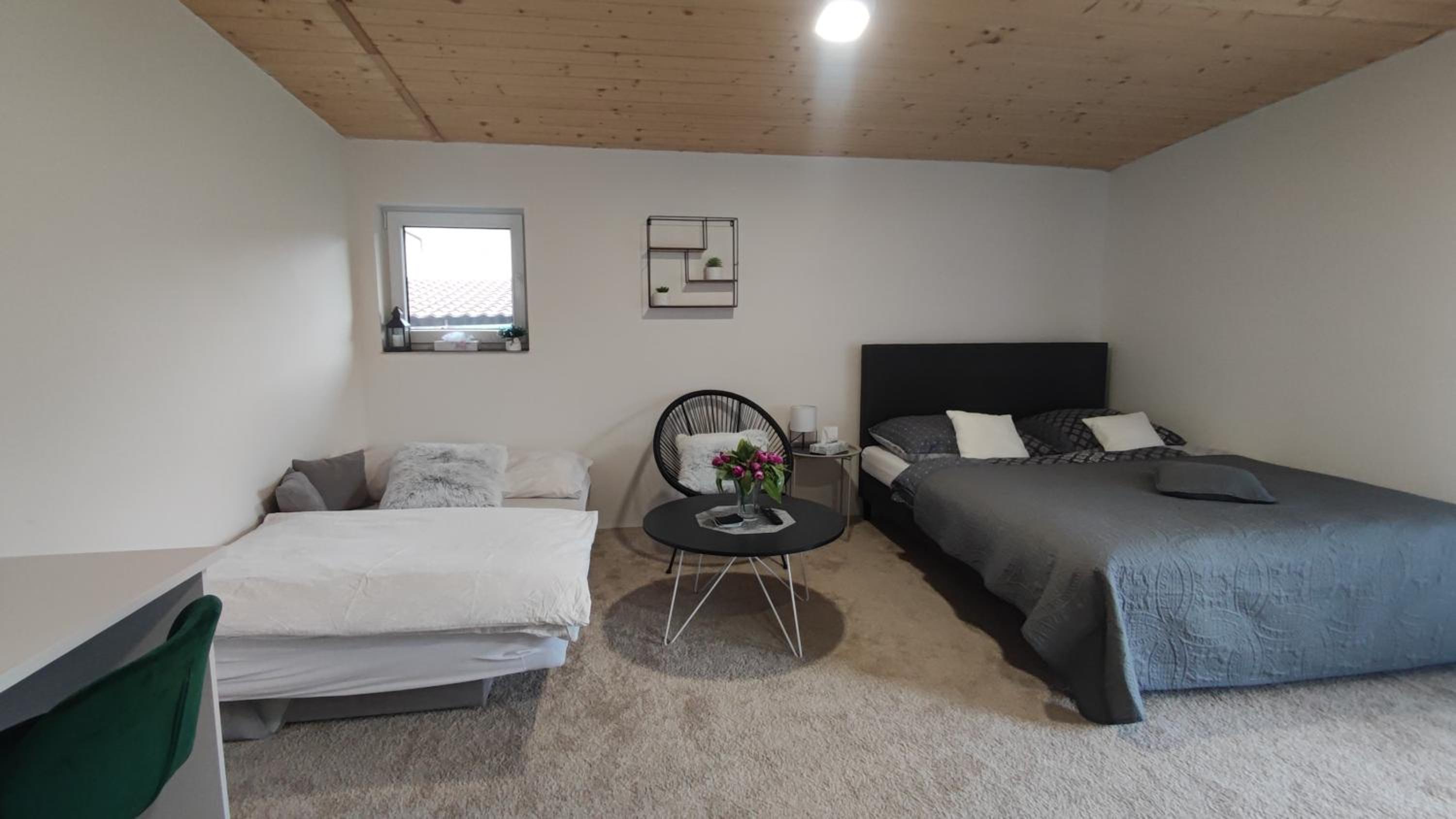 One-Bedroom Apartment photo 1