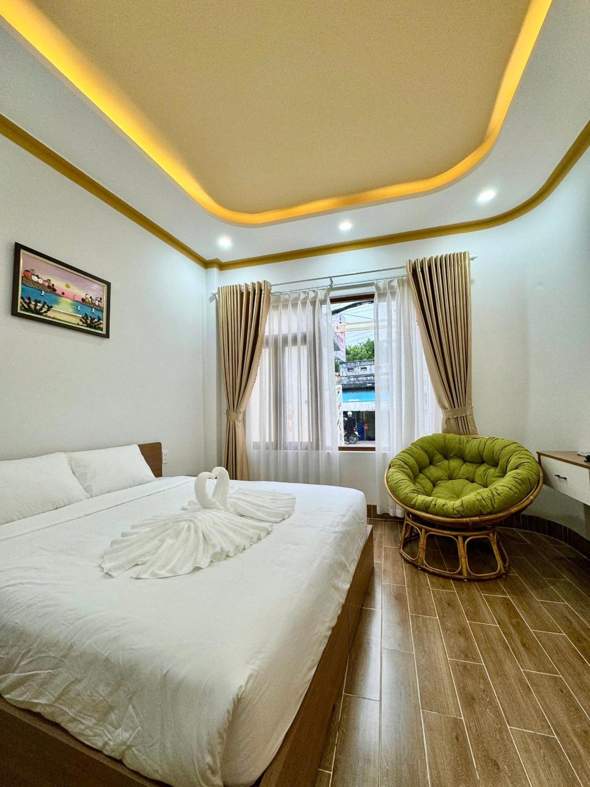 Deluxe Room (2 Adults + 1 Child) photo 1