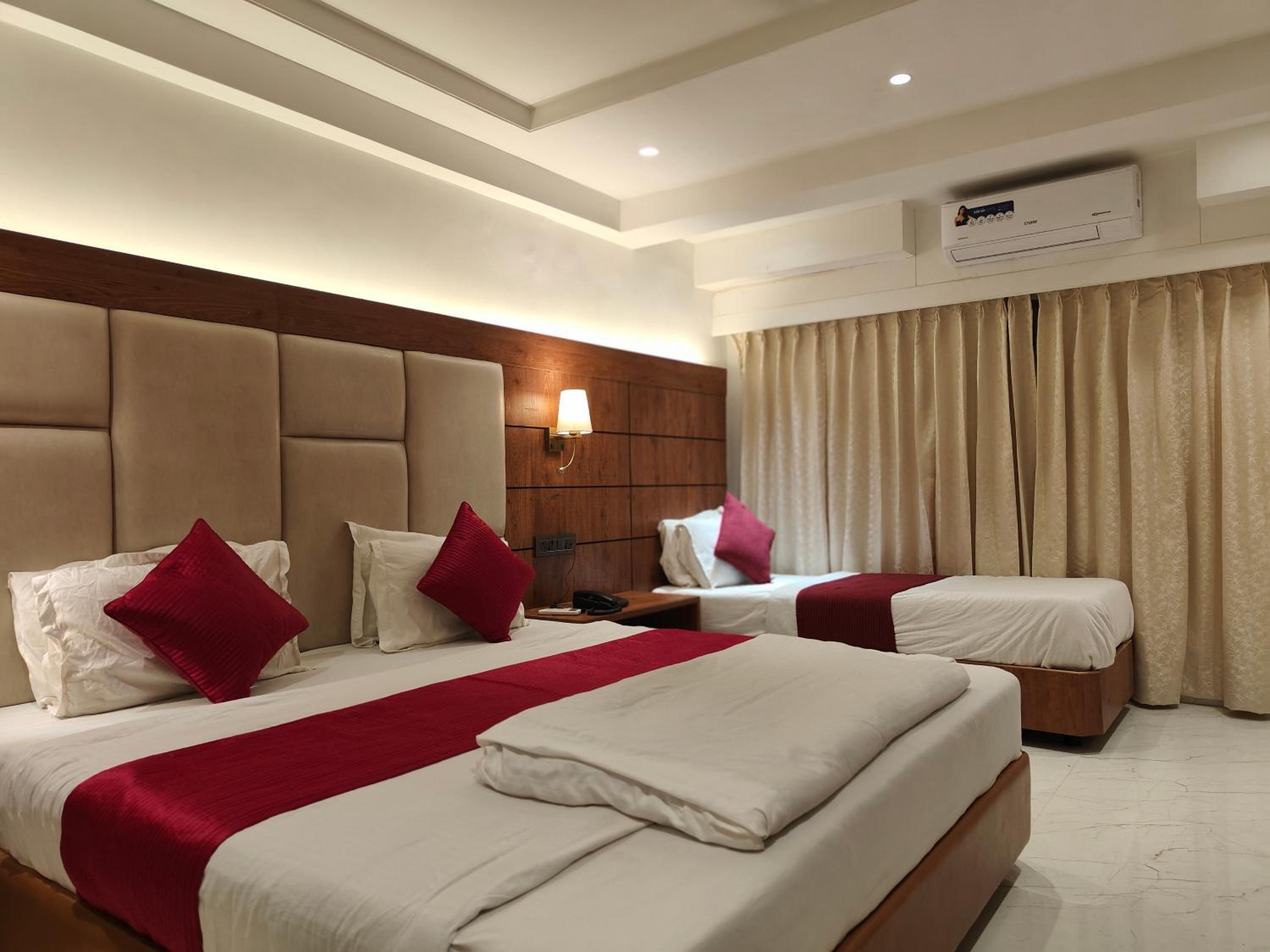  VIP 3 Bed AC Room - Photo 12