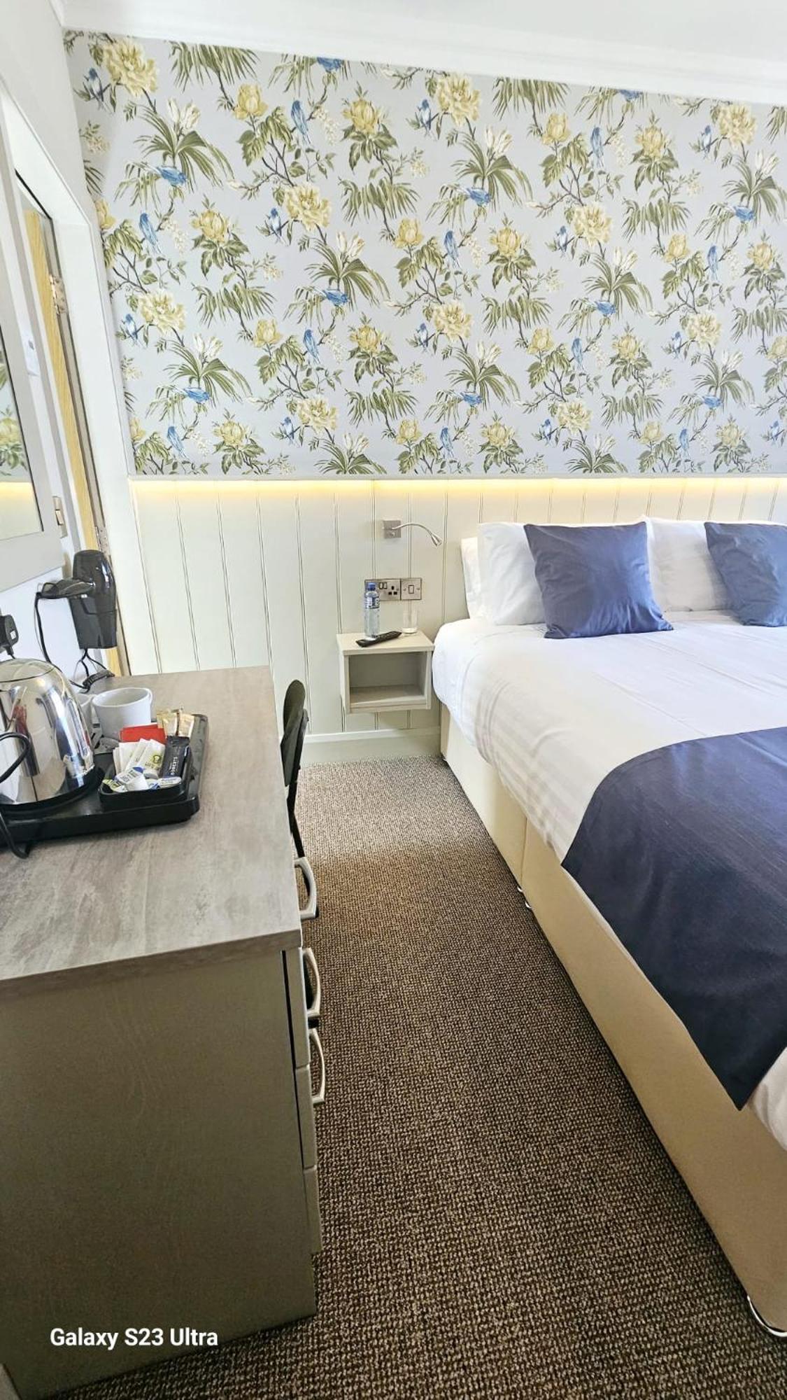 Double Room with Private Bathroom photo 1