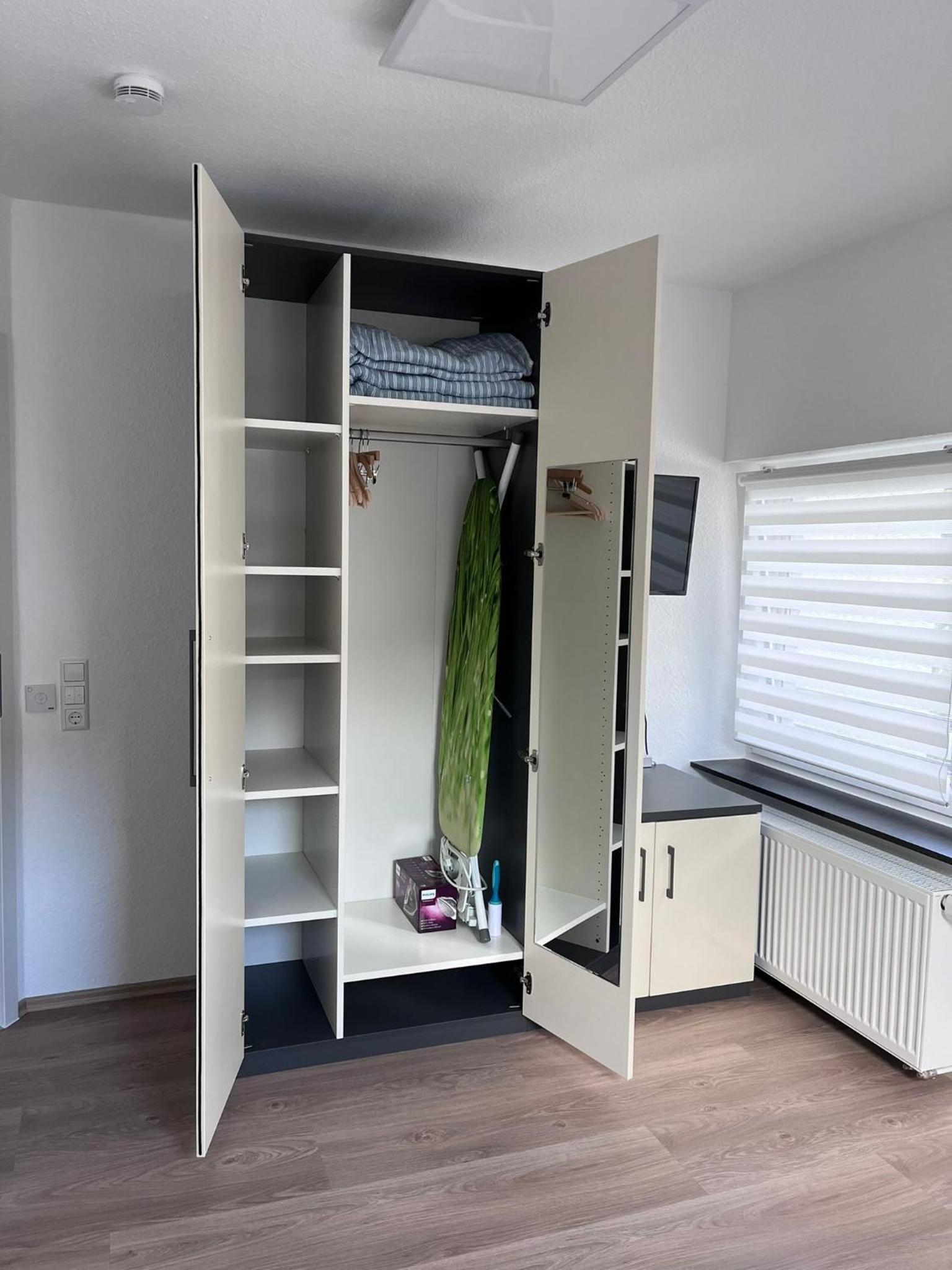 One-Bedroom Apartment photo 1