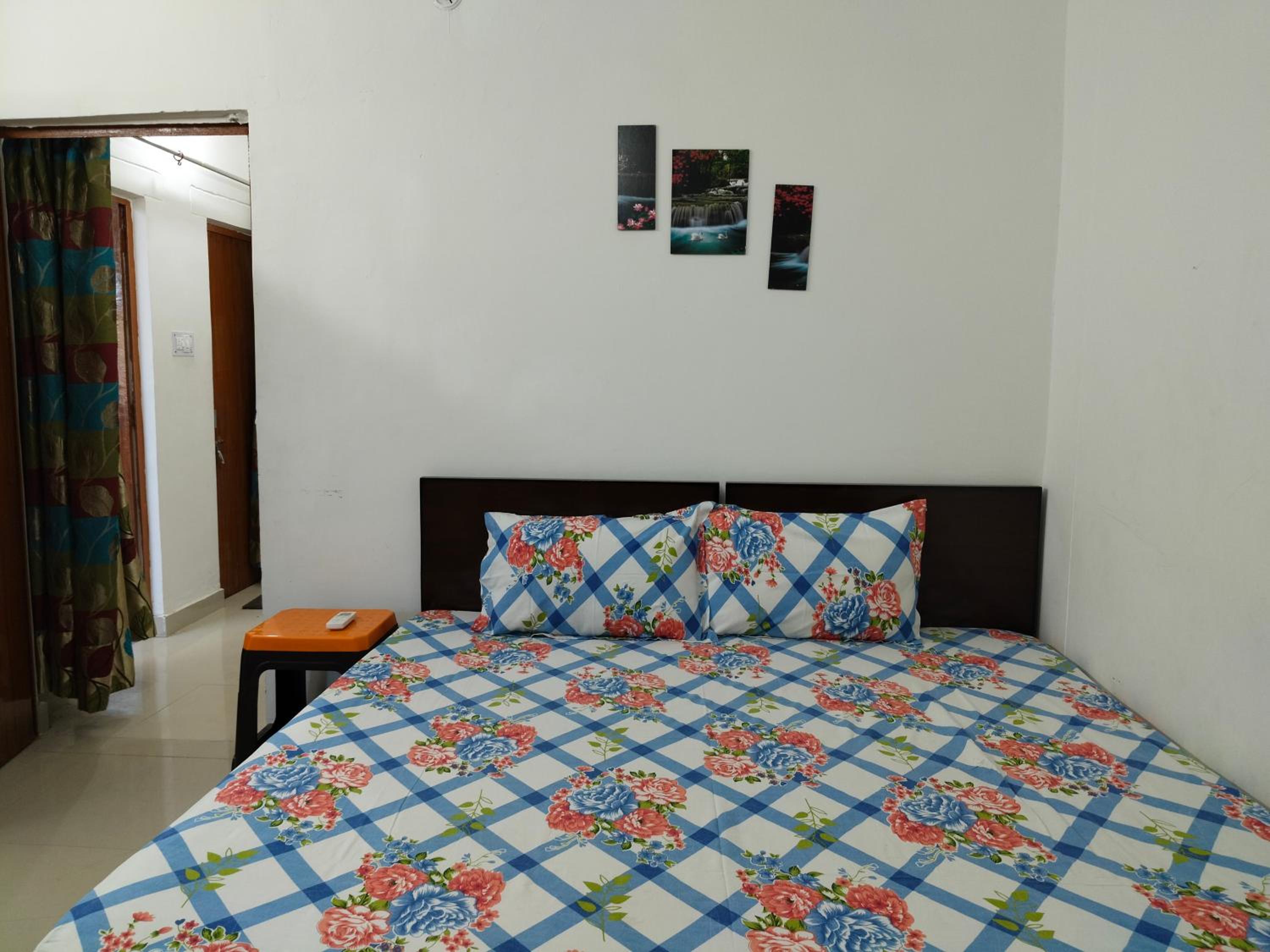 Three-Bedroom House photo 1