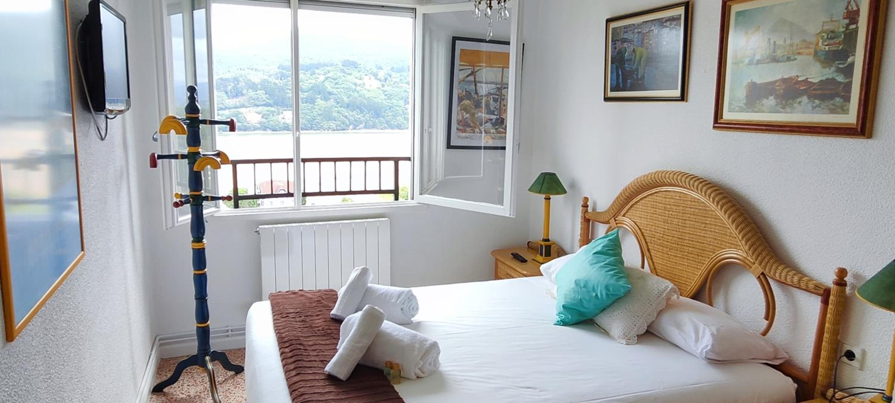Apartamento de Tres Habitaciones - Frente al Mar