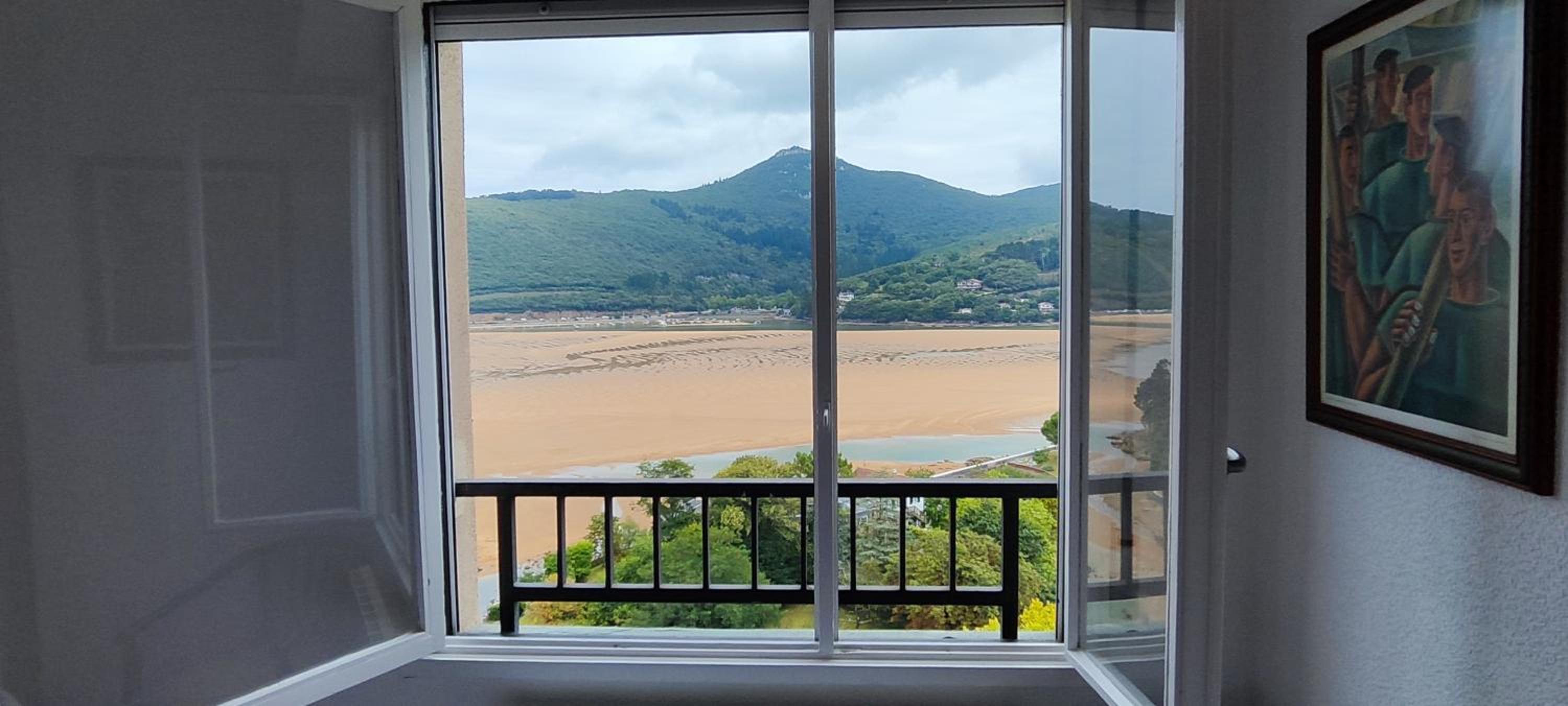 Three-Bedroom Apartment - Oceanfront photo 3