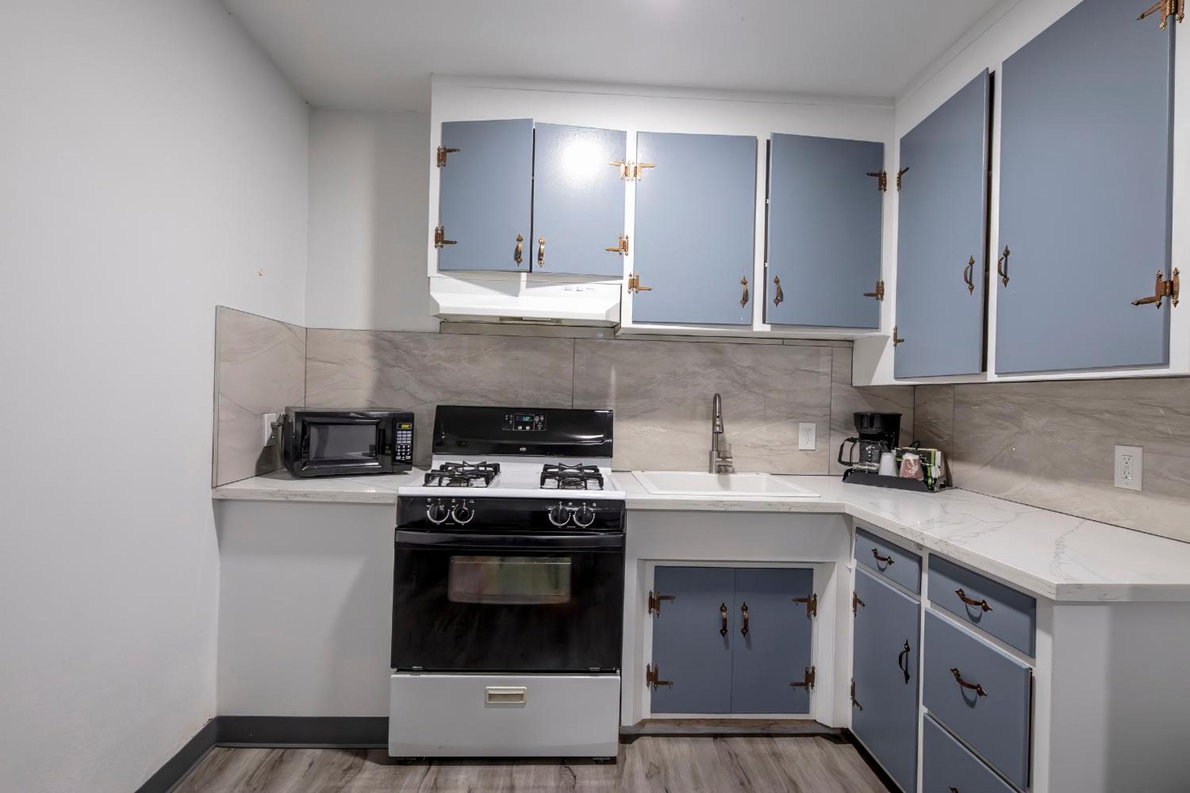 King Room with Kitchen - Non-smoking photo 2