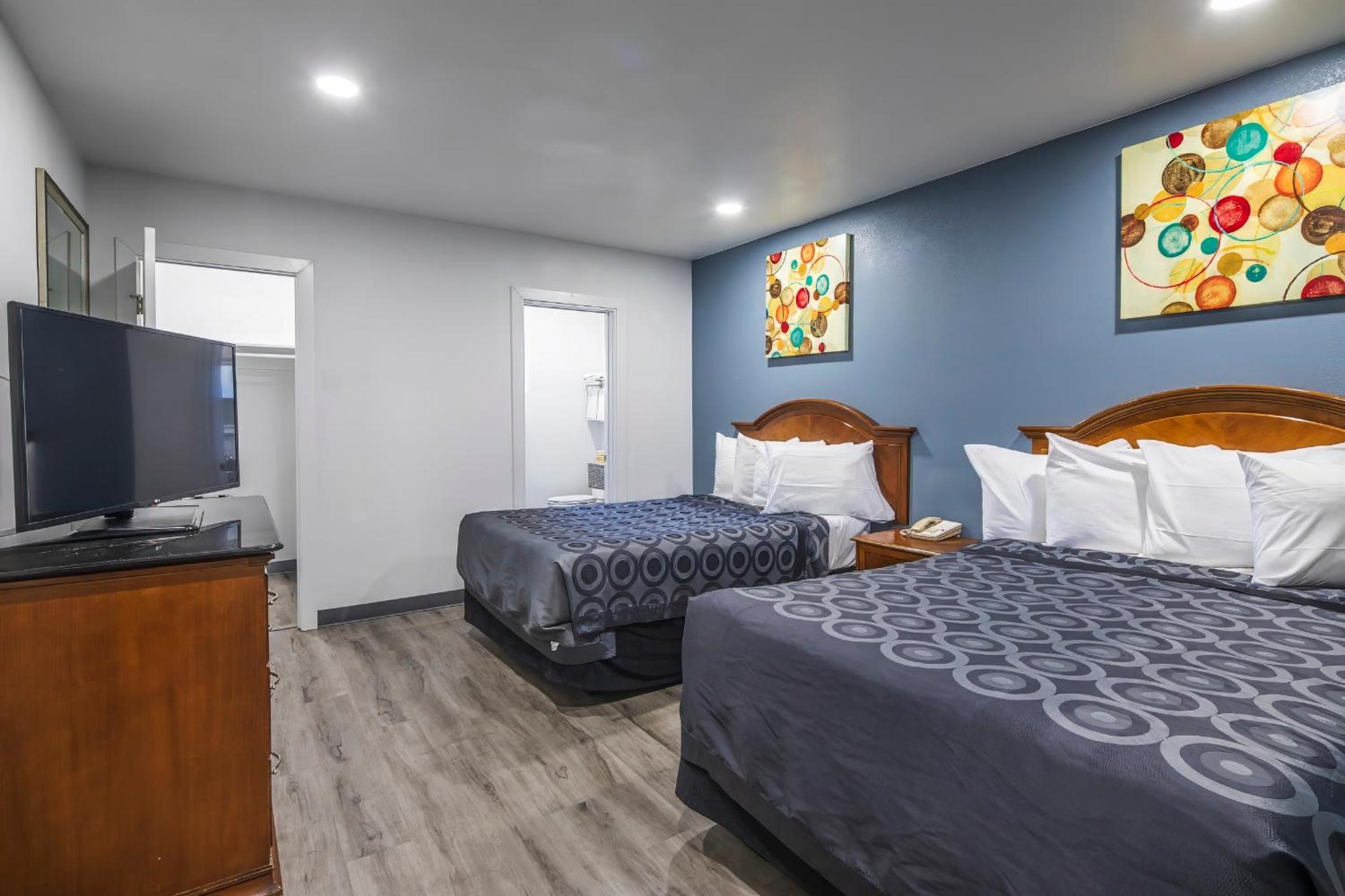 Two Double Beds with Kitchen - Non Smoking