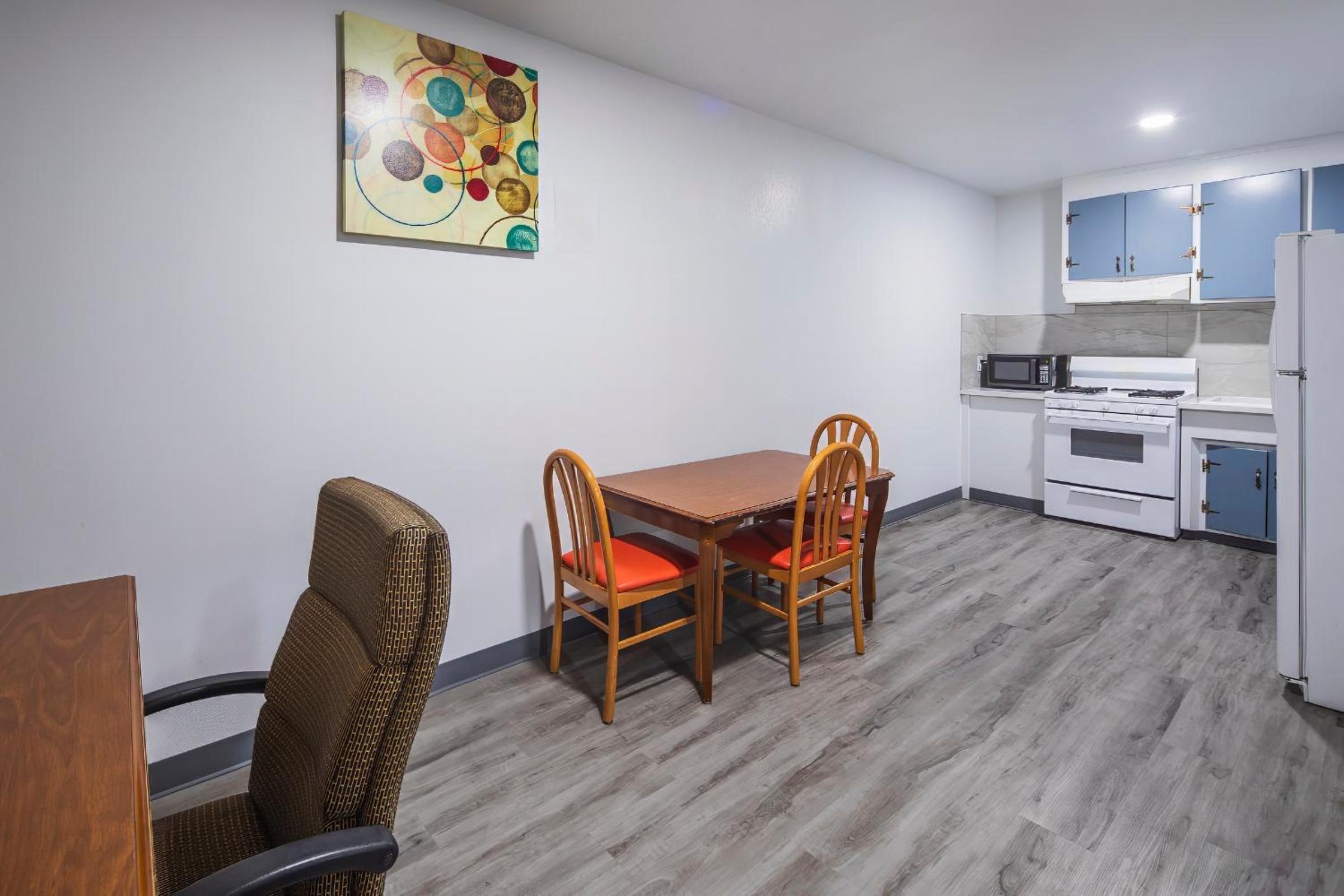 2 Double Beds with Kitchen - Non Smoking photo 2