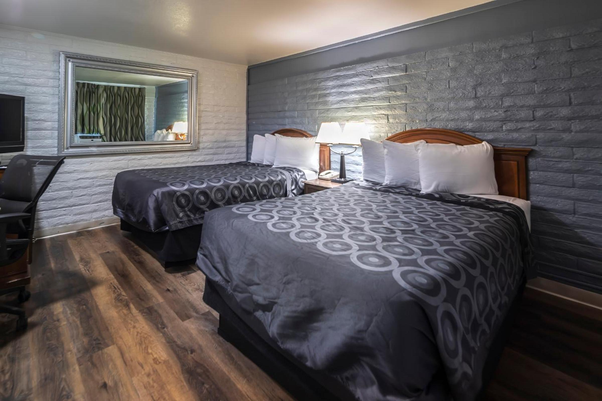 2 Double beds - Non Smoking