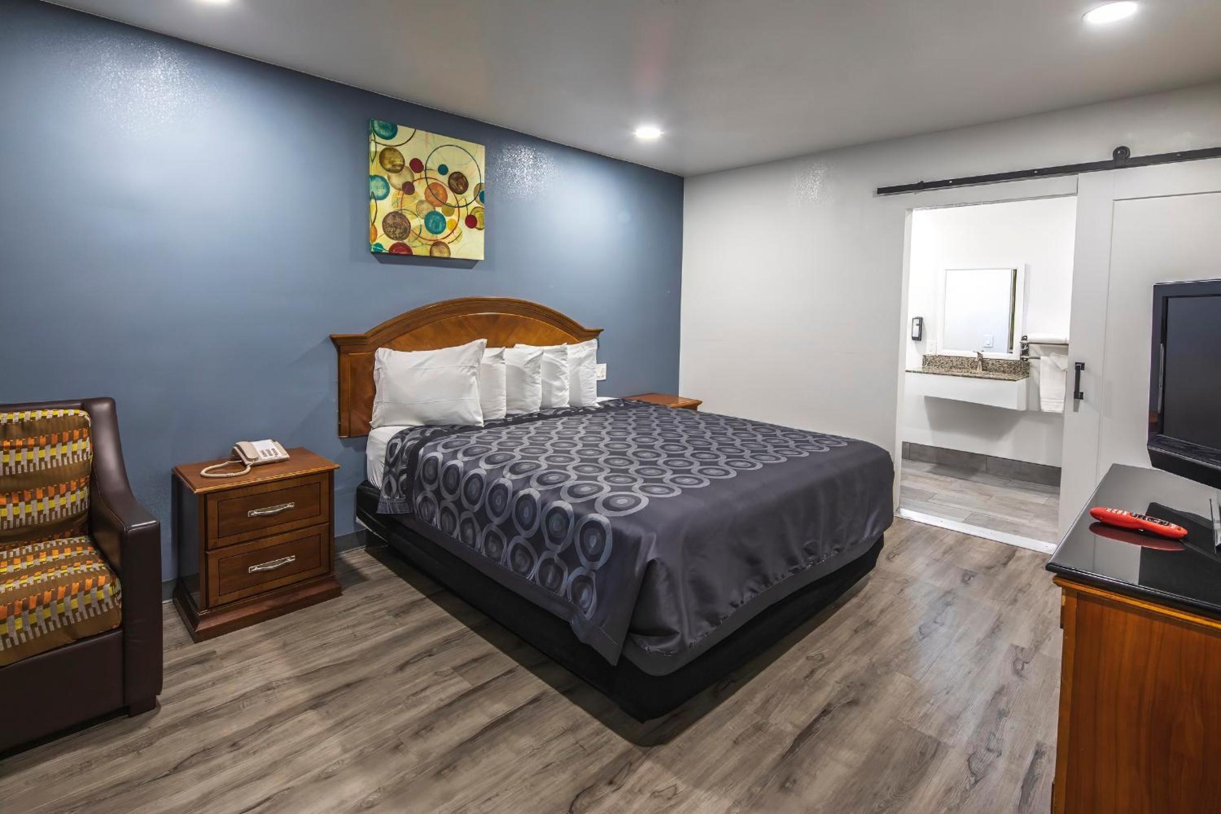 King Room - Disability Access - Non Smoking