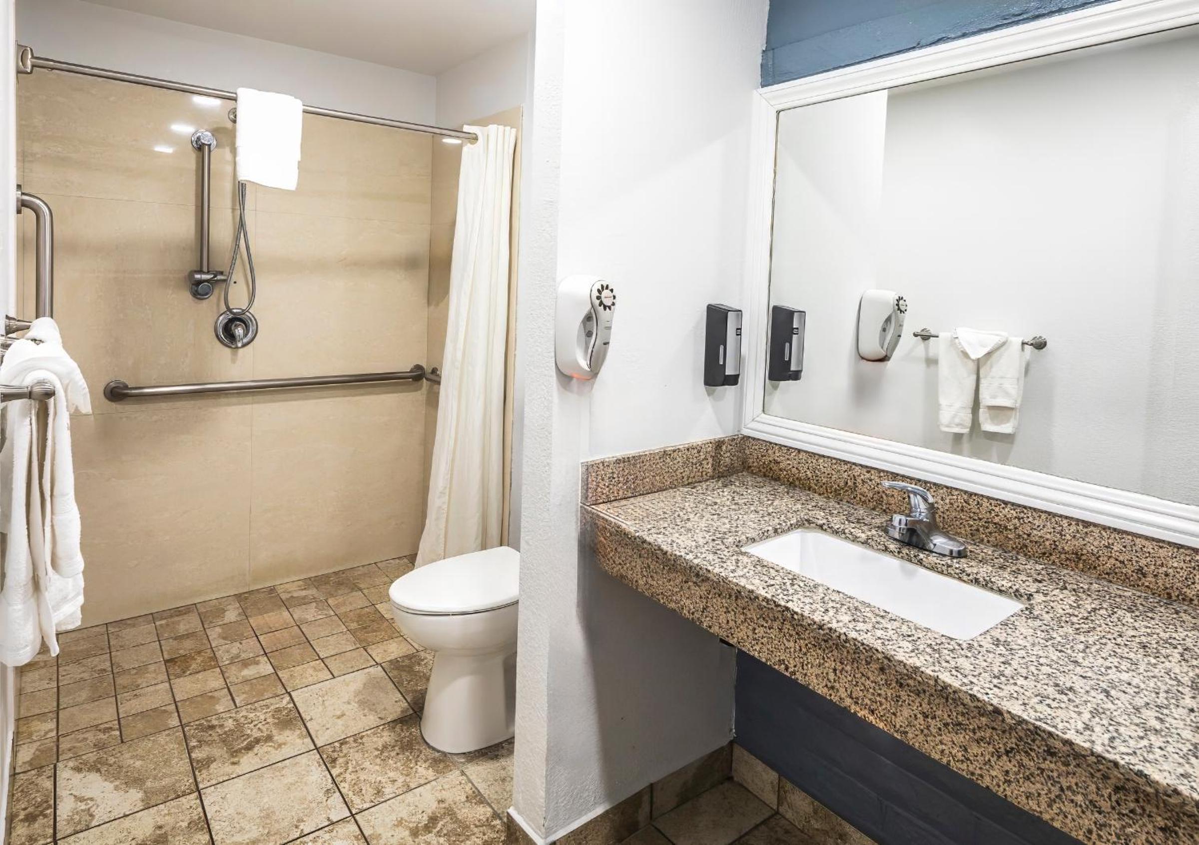 King Room - Disability Access - Non Smoking photo 3