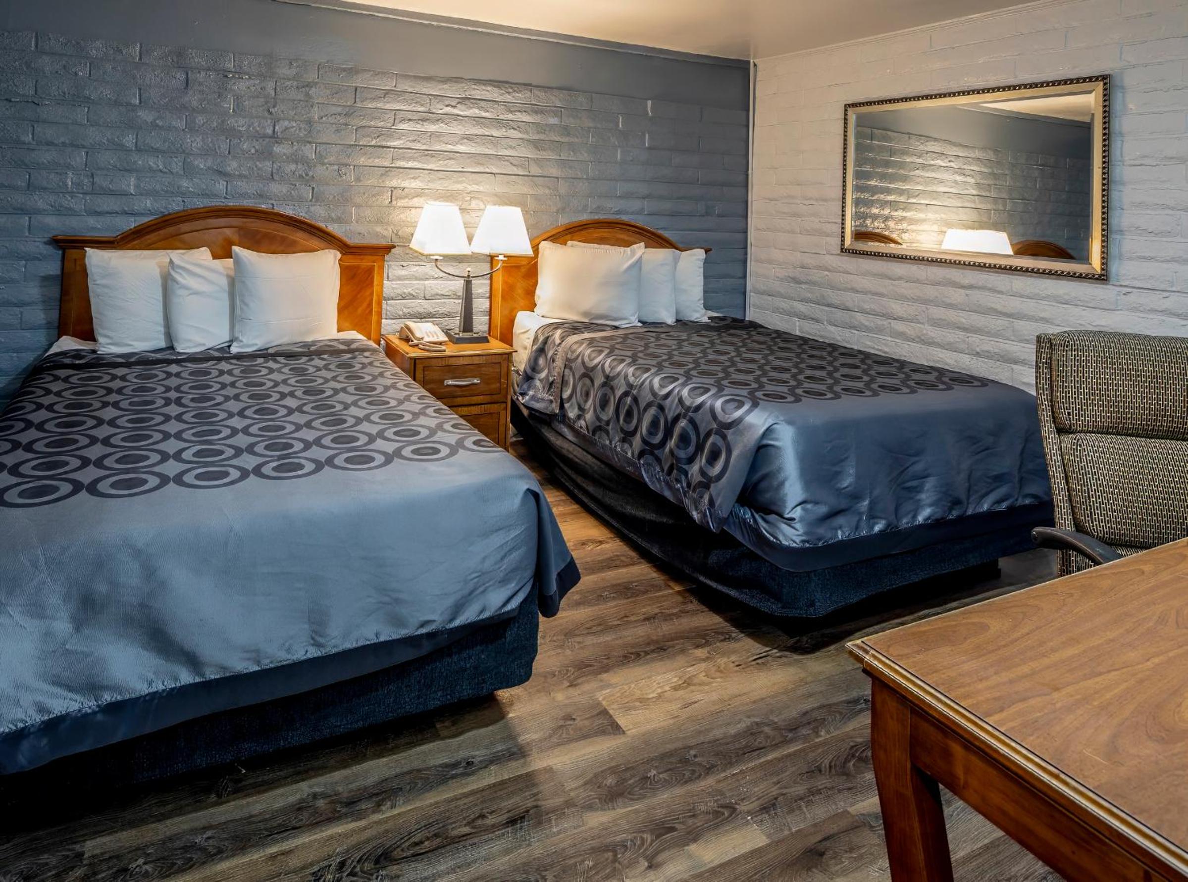 2 Double beds - Non Smoking photo 3