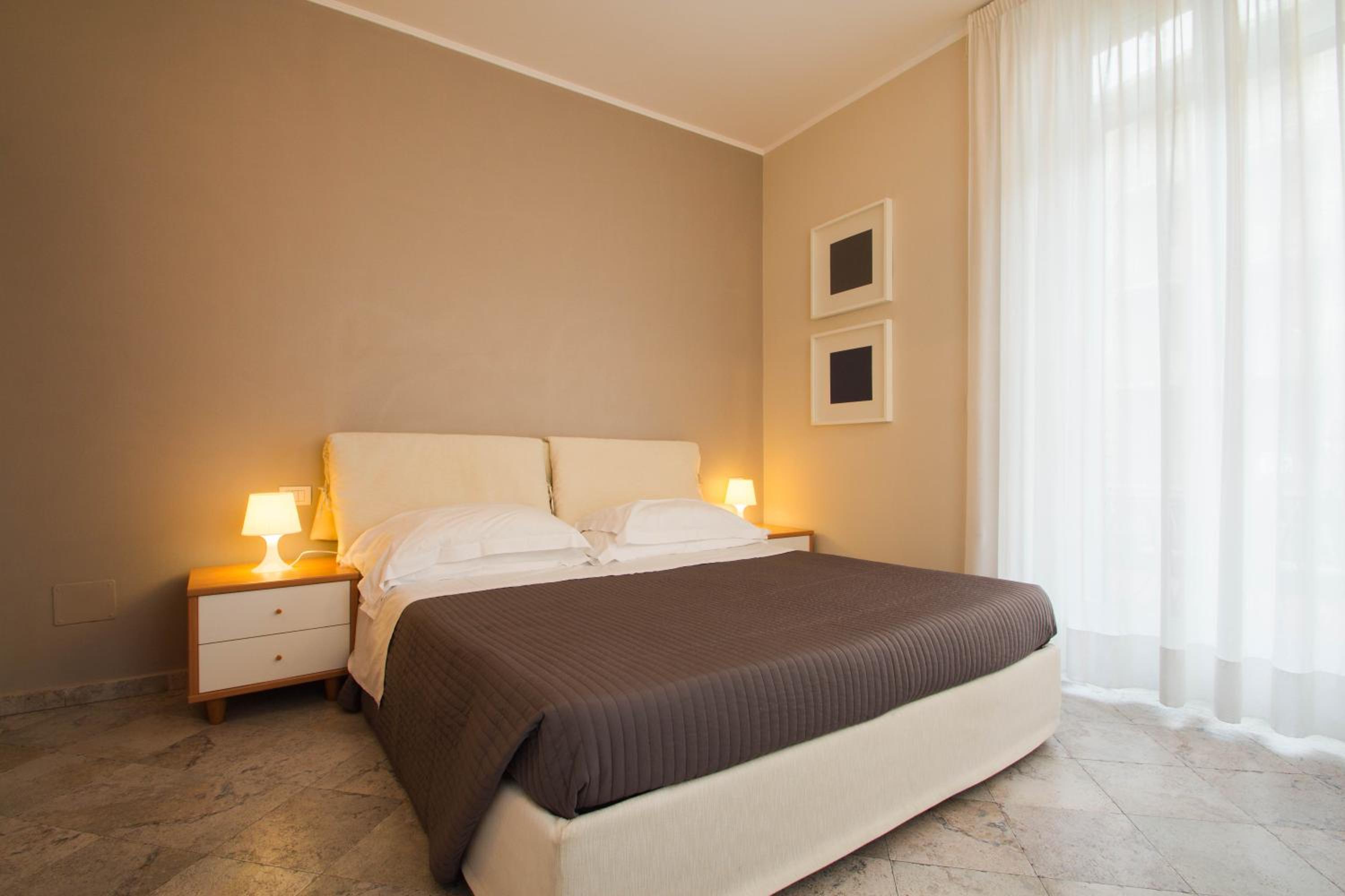 One-Bedroom Apartment - Photo 3