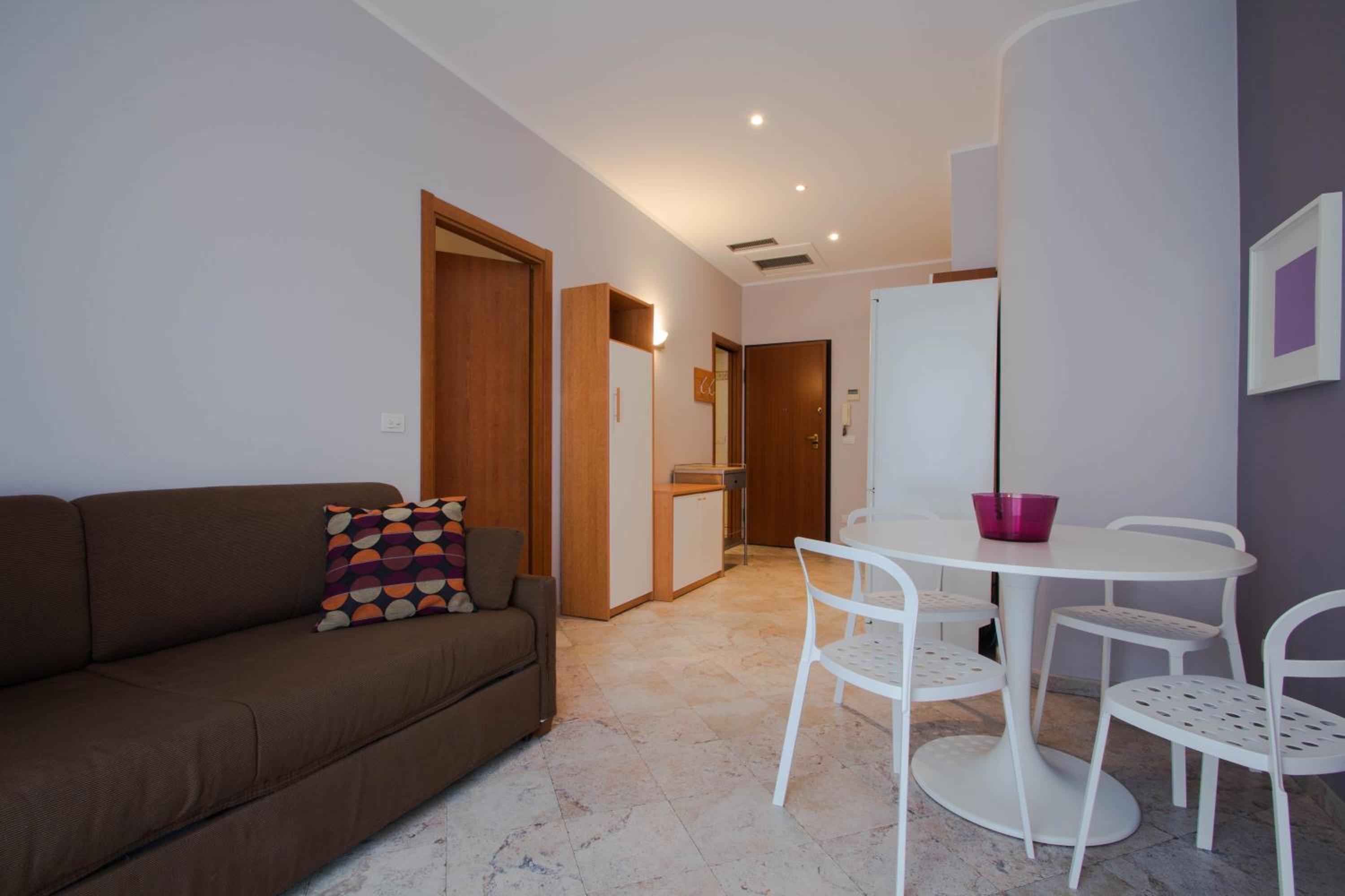 One-Bedroom Apartment - Photo 6