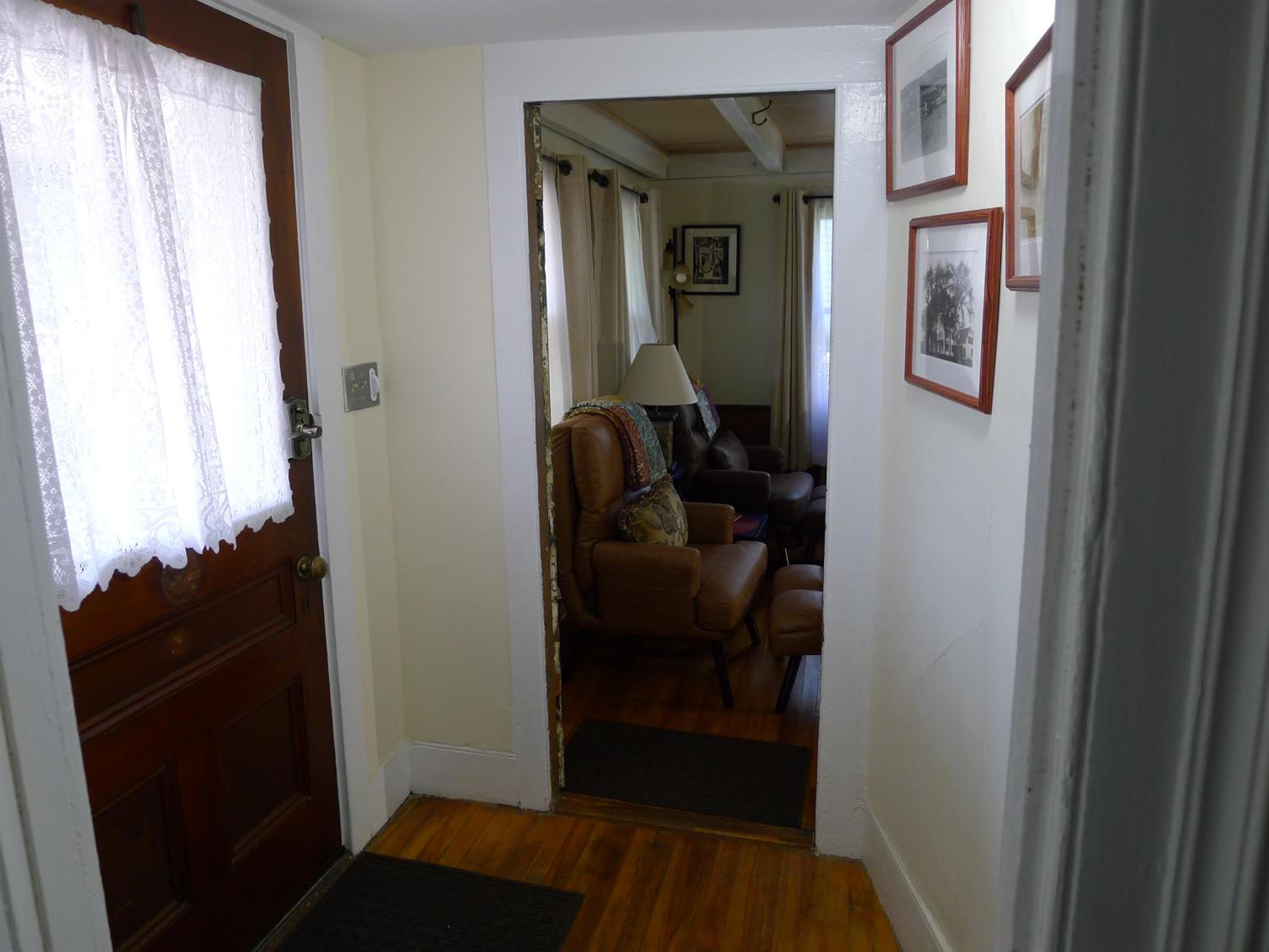 Three-Bedroom House photo 3