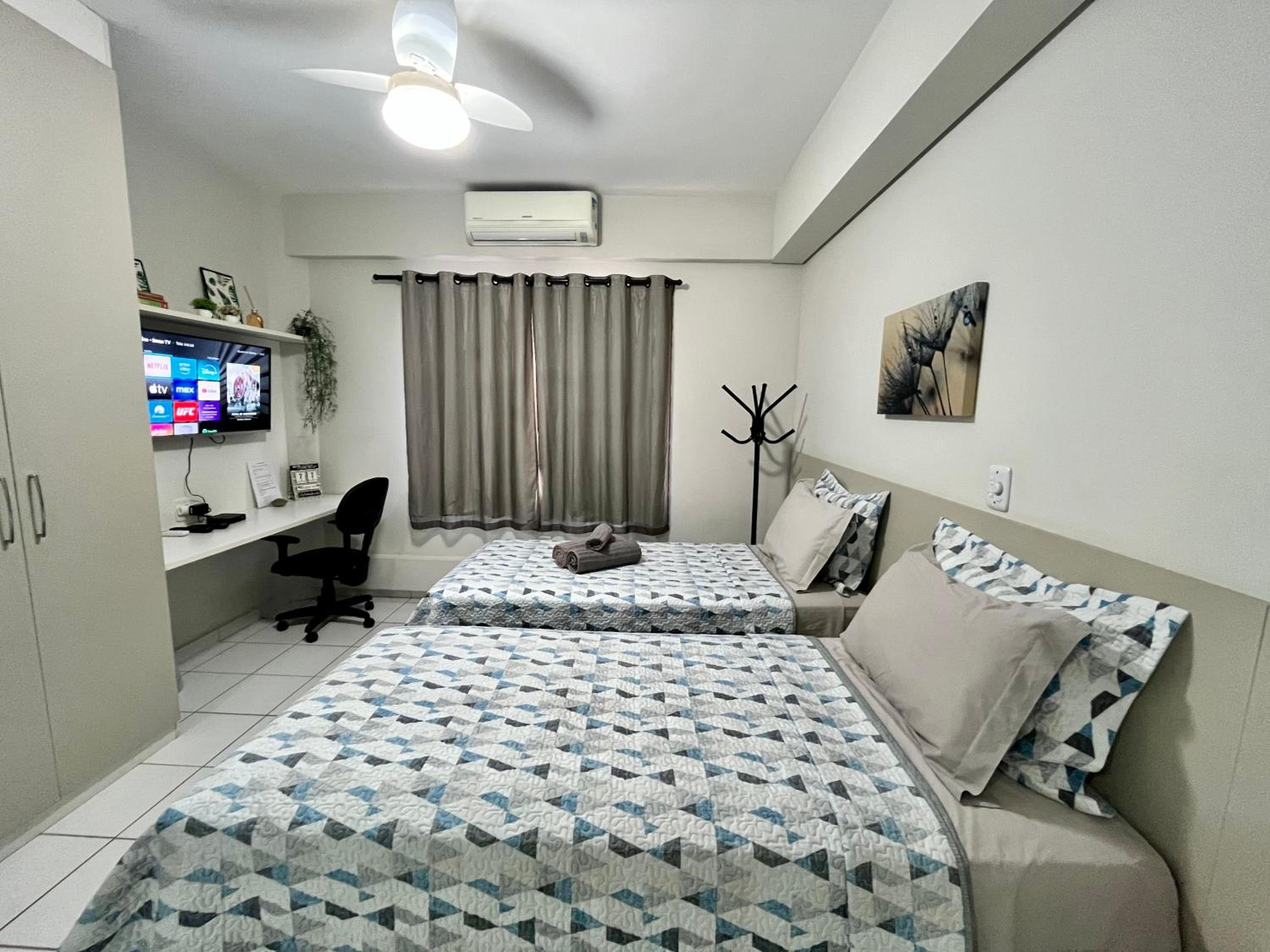 One-Bedroom Apartment photo 1