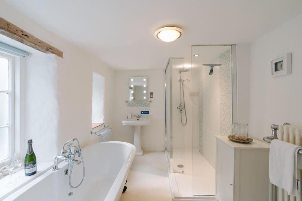 Four-Bedroom House photo 2