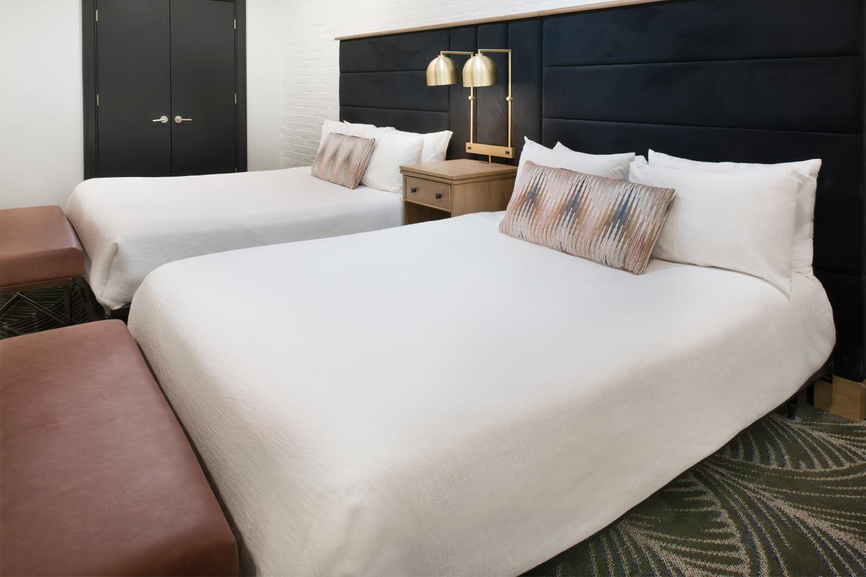 Queen Room with Two Queen Beds - Disability Access photo 3