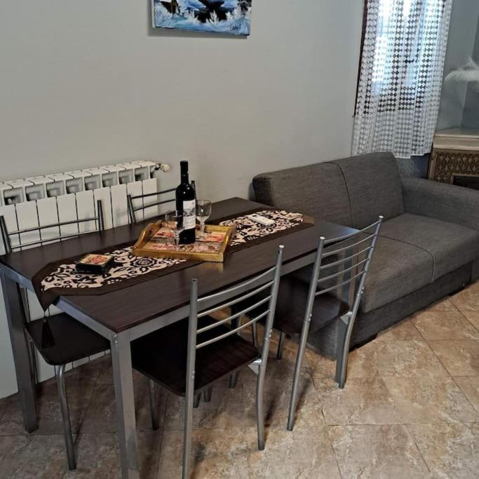 One-Bedroom Apartment photo 3