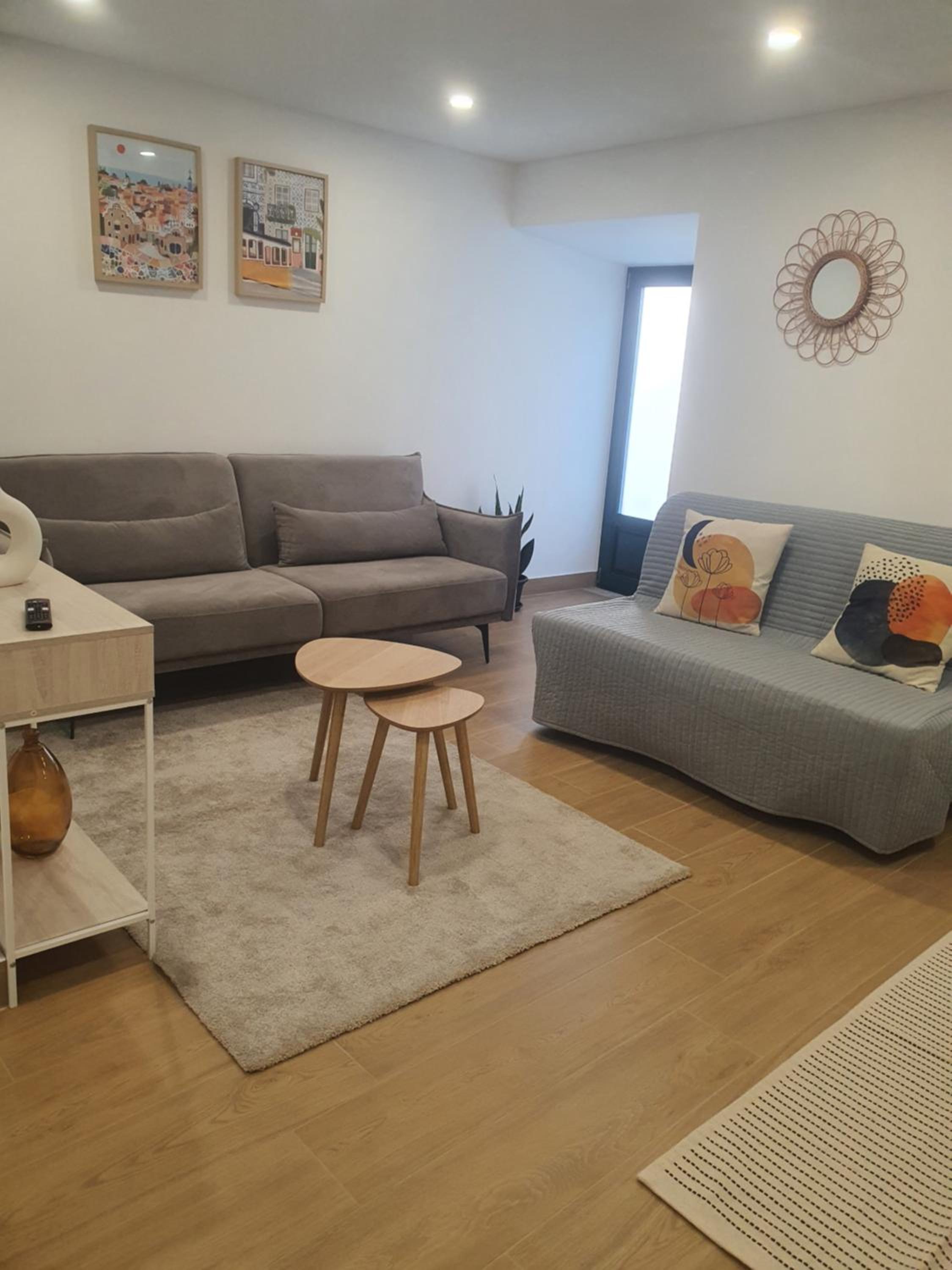 One-Bedroom Apartment photo 1