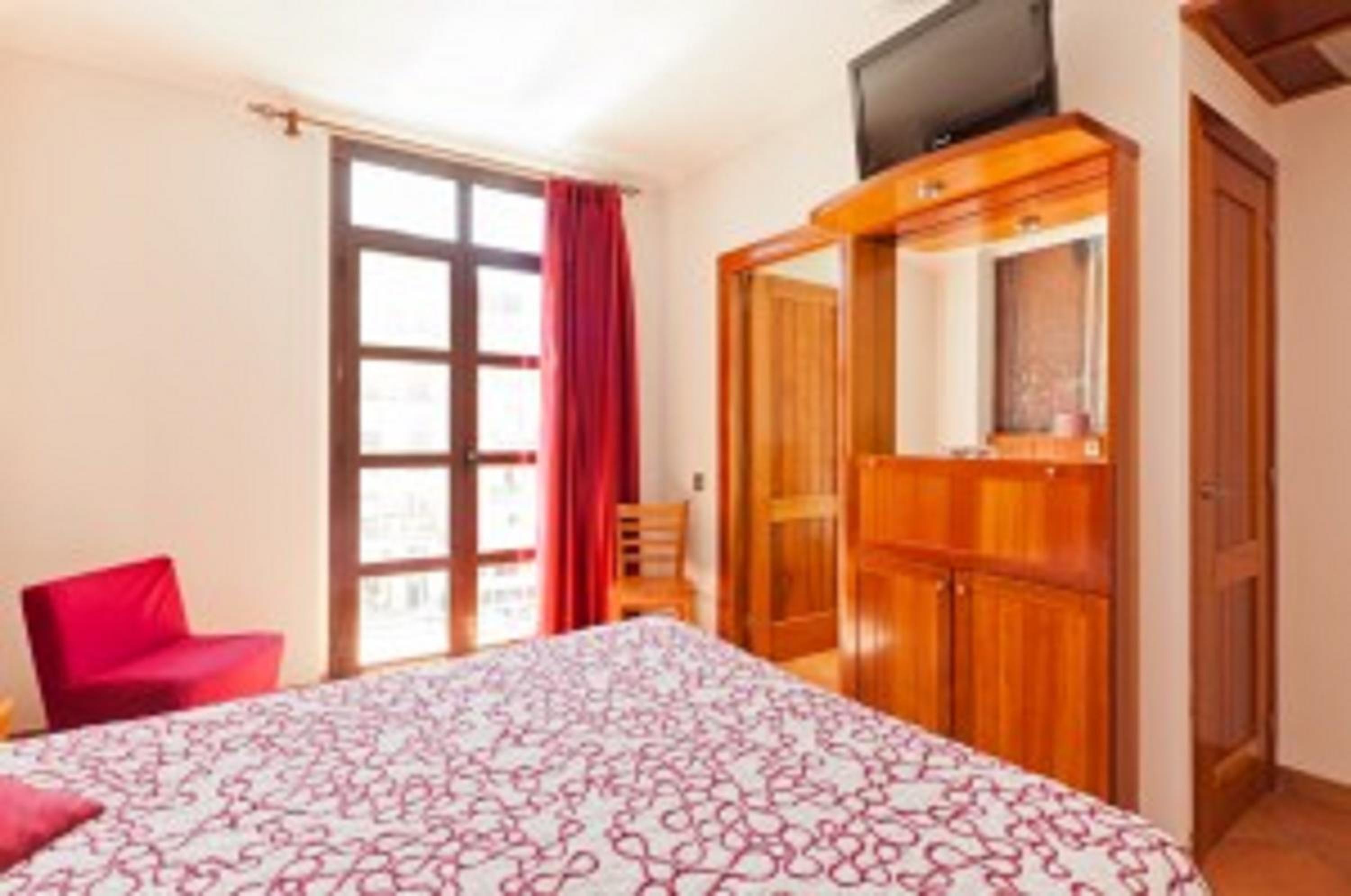 Double or Twin Room with Square View