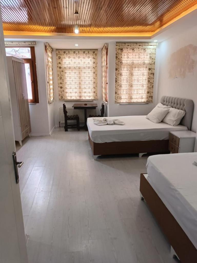 Deluxe Queen Room With Two Queen Beds photo 1
