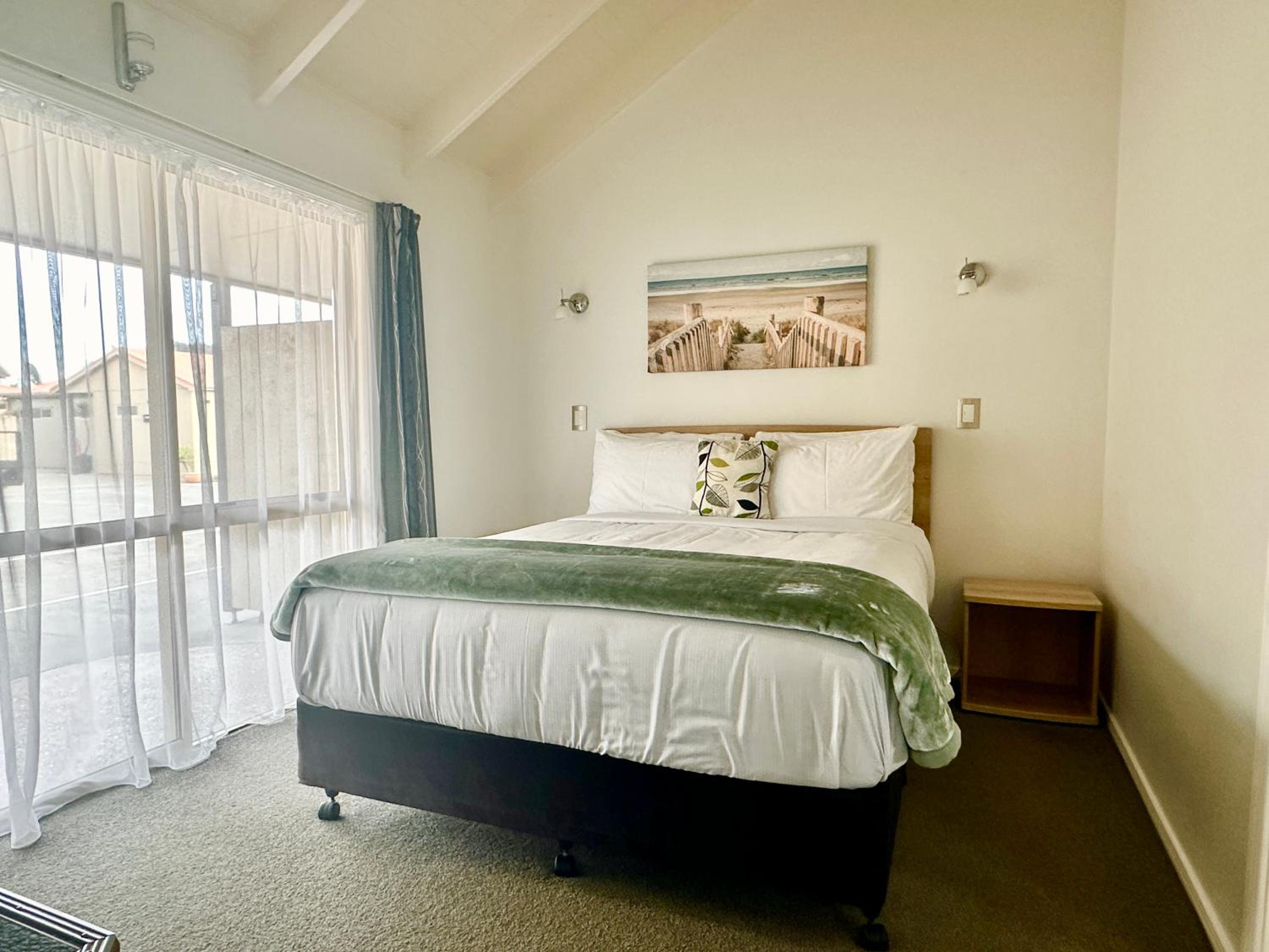 Queen Suite with Spa Bath