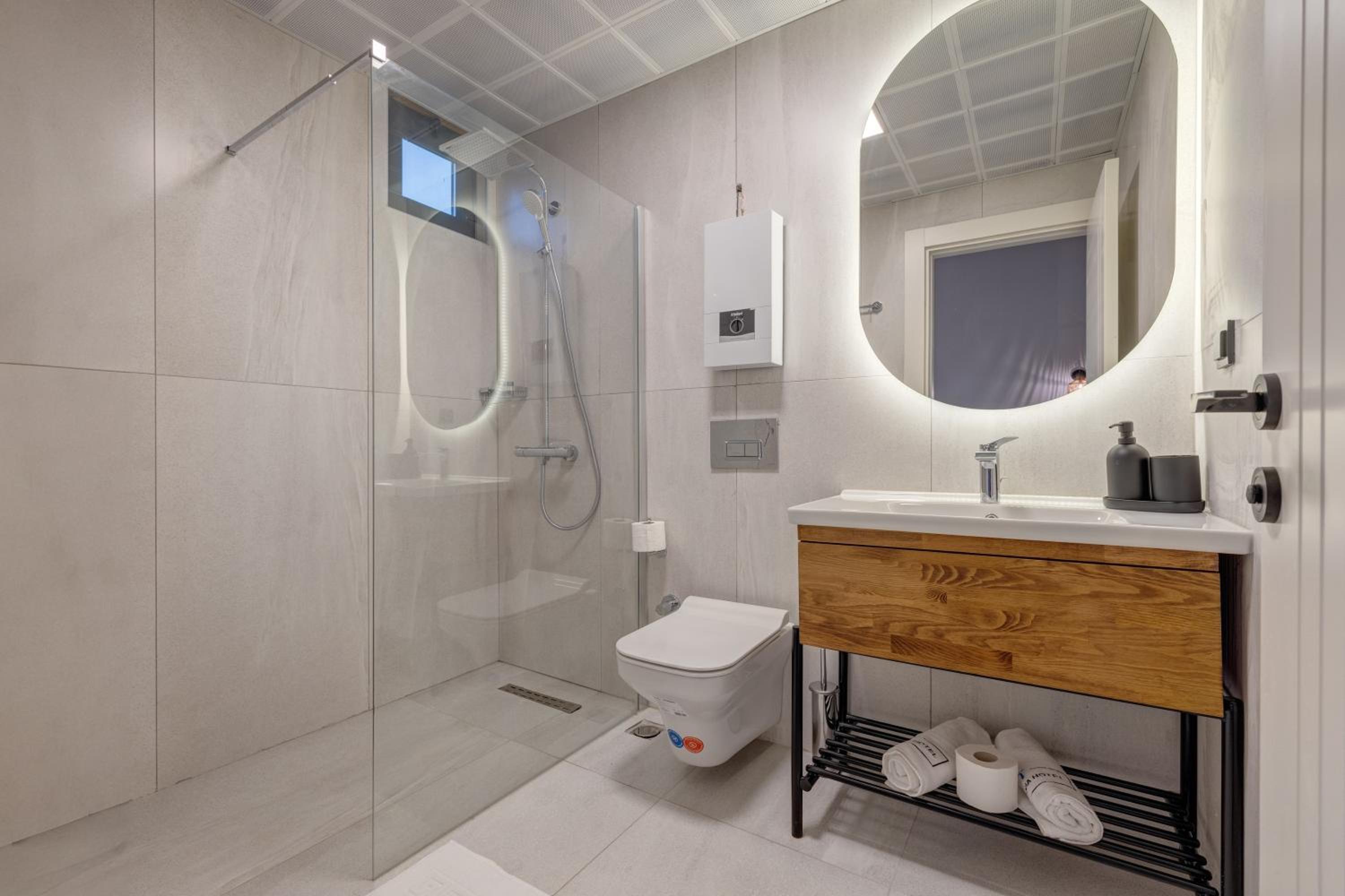 Junior Suite with Pool View photo 2