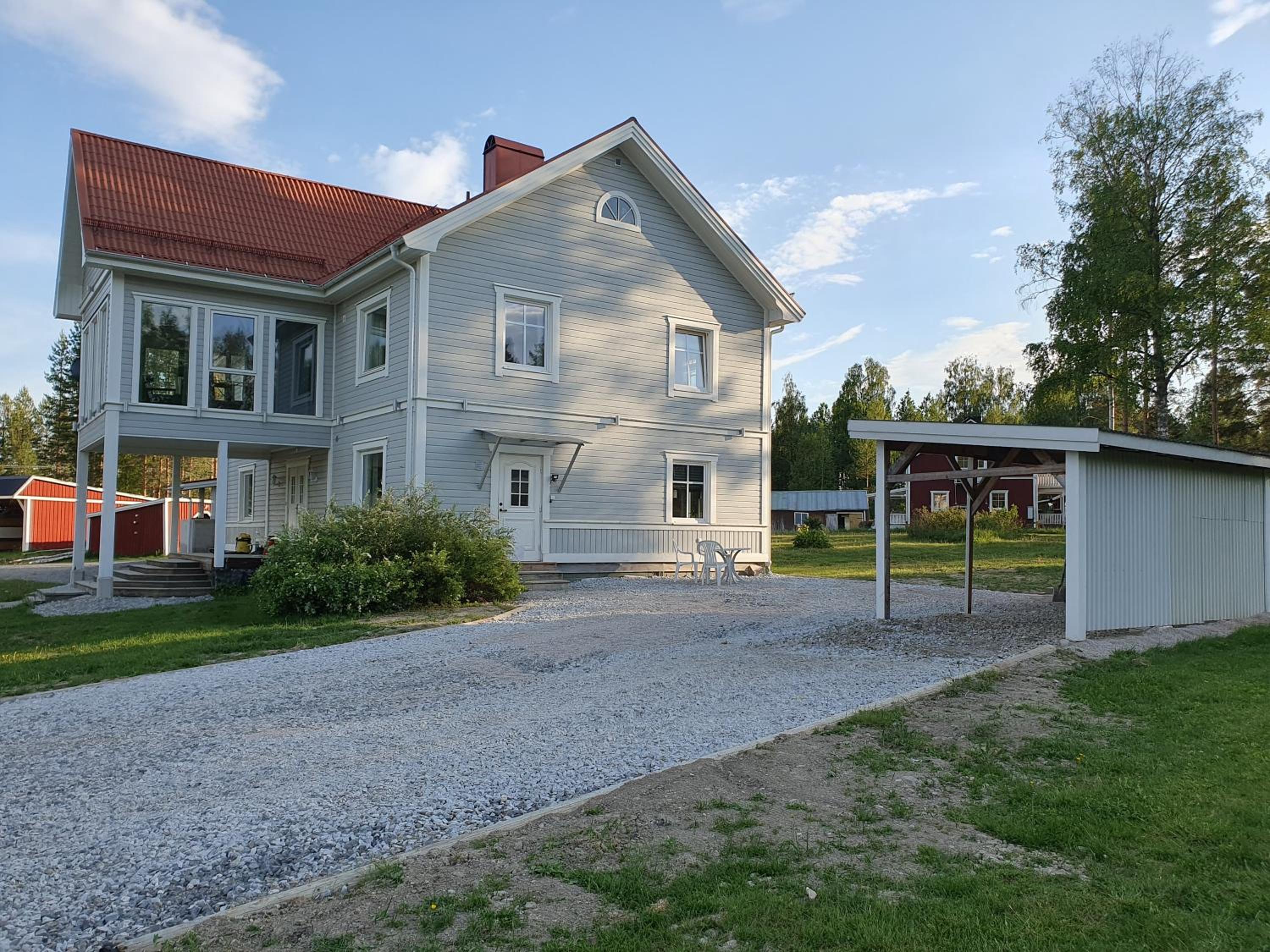 Villa photo 2