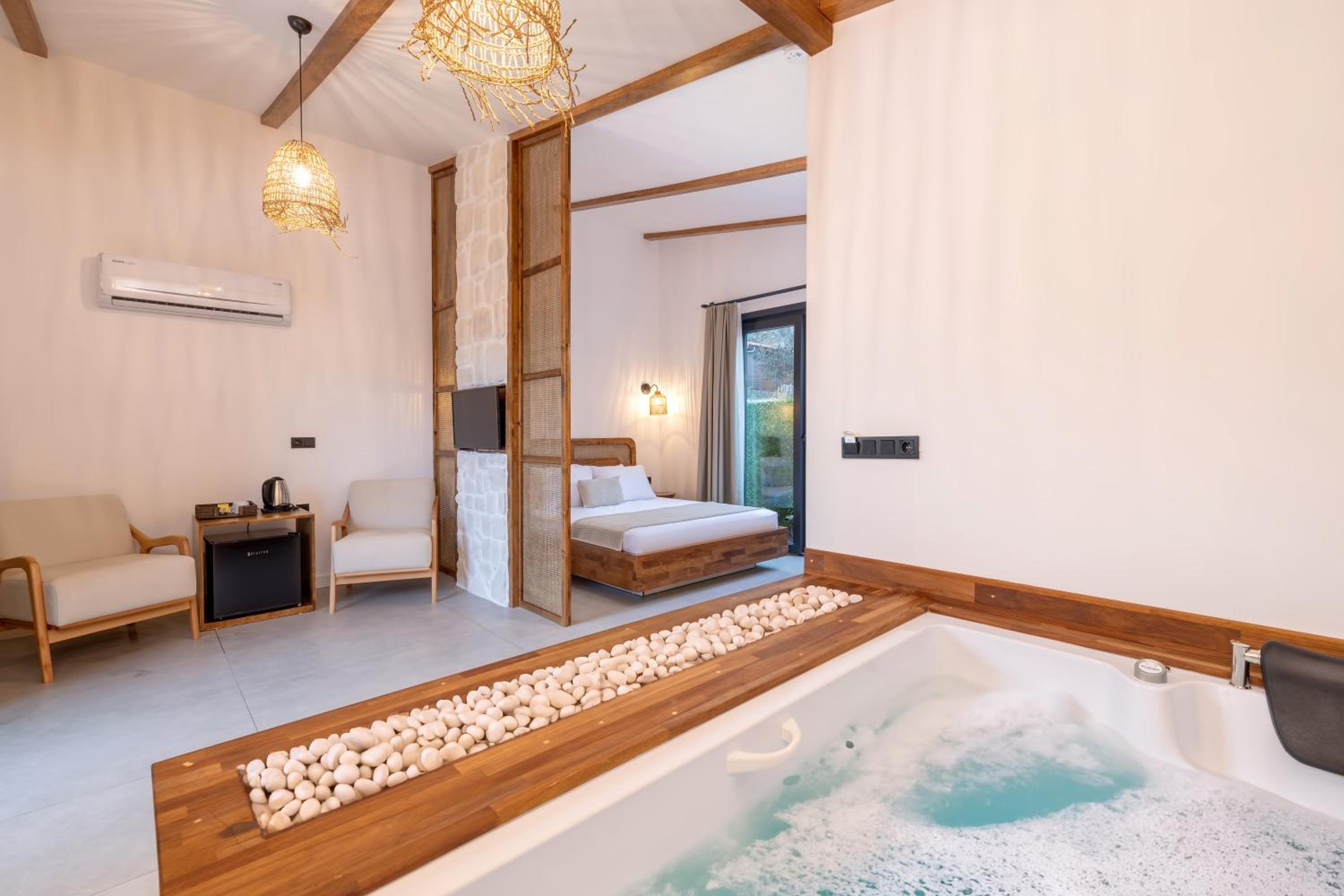 Suite with Hot Tub